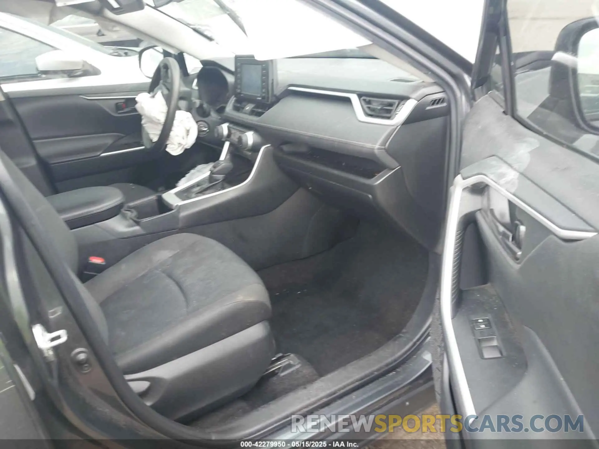 5 Photograph of a damaged car 2T3H1RFV1NW233167 TOYOTA RAV4 2022