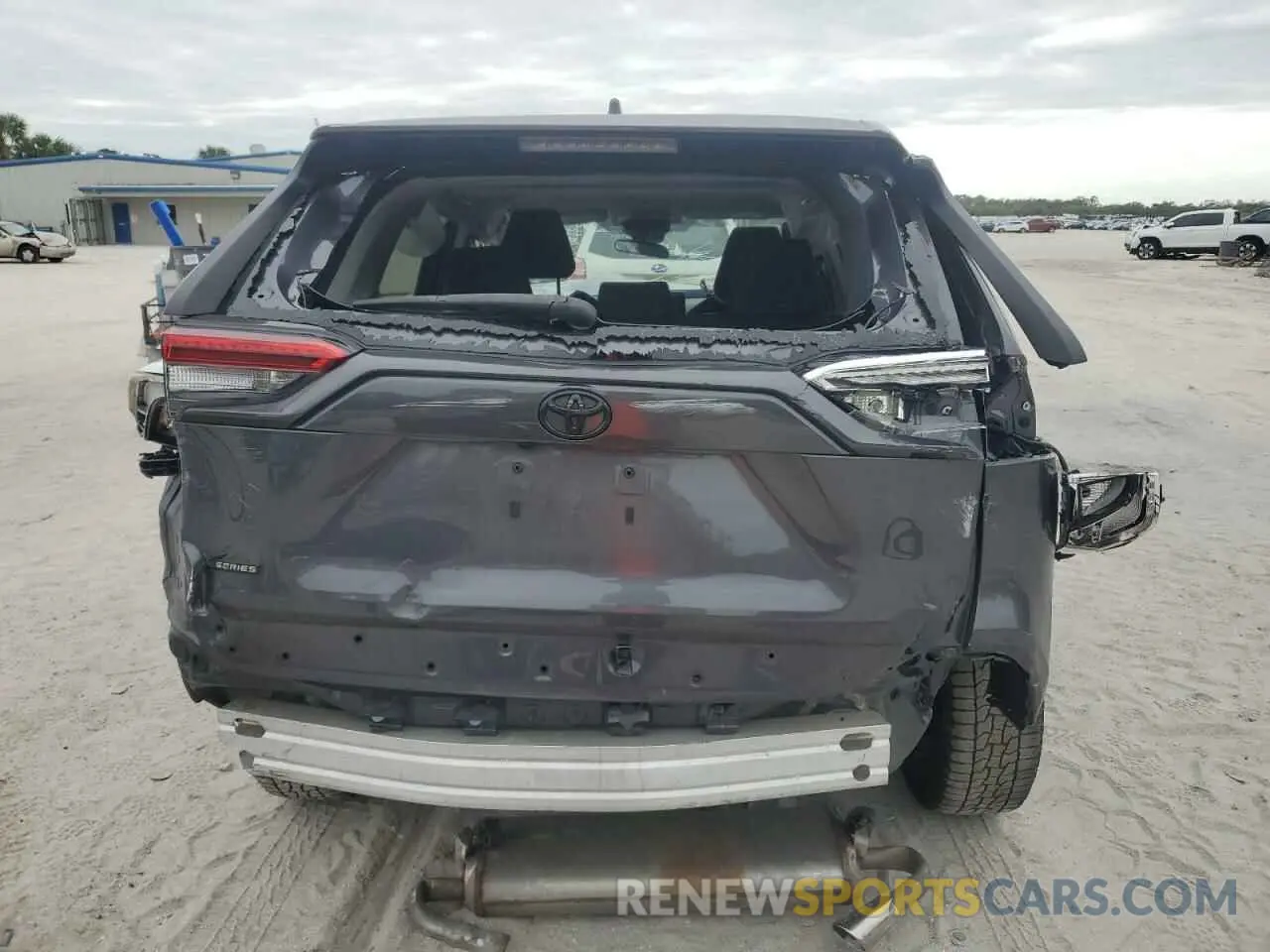 6 Photograph of a damaged car 2T3H1RFV2NC180772 TOYOTA RAV4 2022