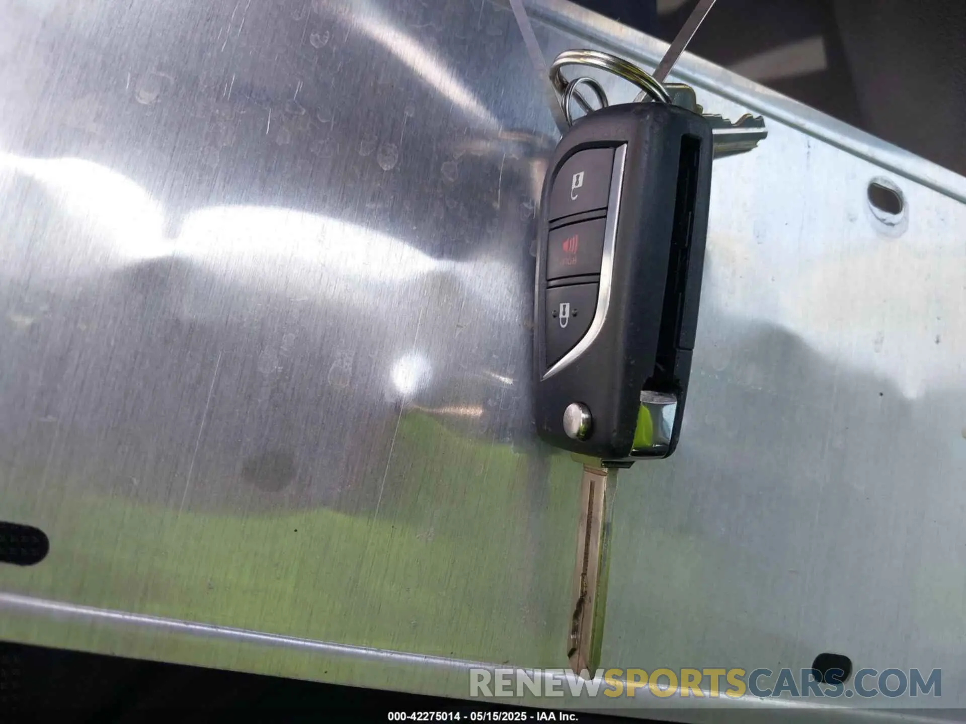 11 Photograph of a damaged car 2T3H1RFV2NC212569 TOYOTA RAV4 2022