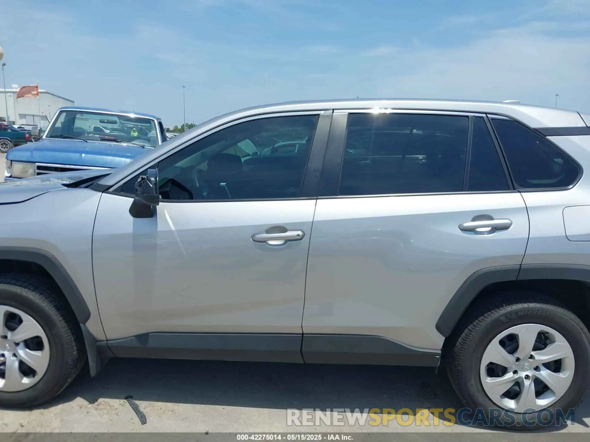 14 Photograph of a damaged car 2T3H1RFV2NC212569 TOYOTA RAV4 2022