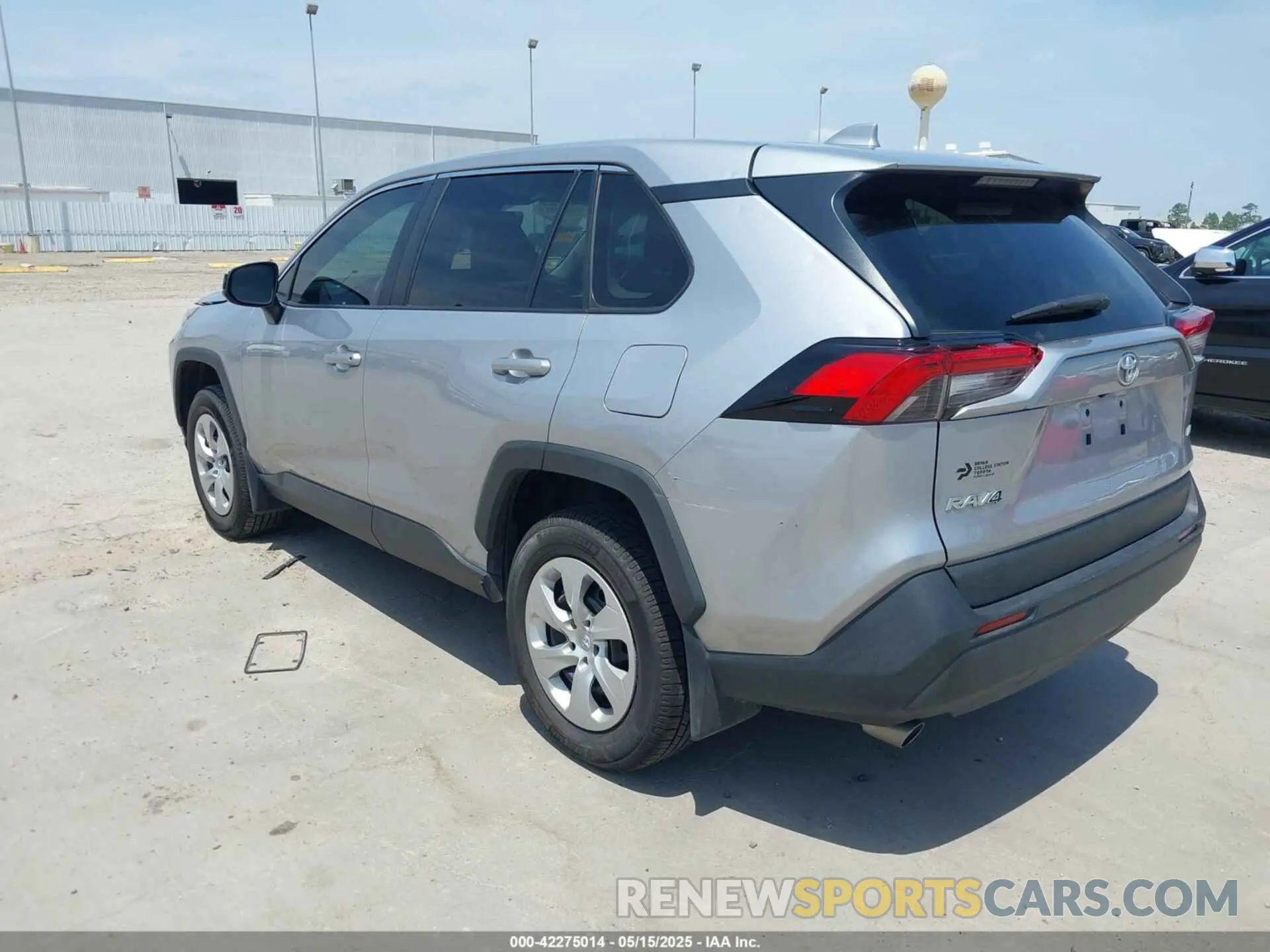 3 Photograph of a damaged car 2T3H1RFV2NC212569 TOYOTA RAV4 2022