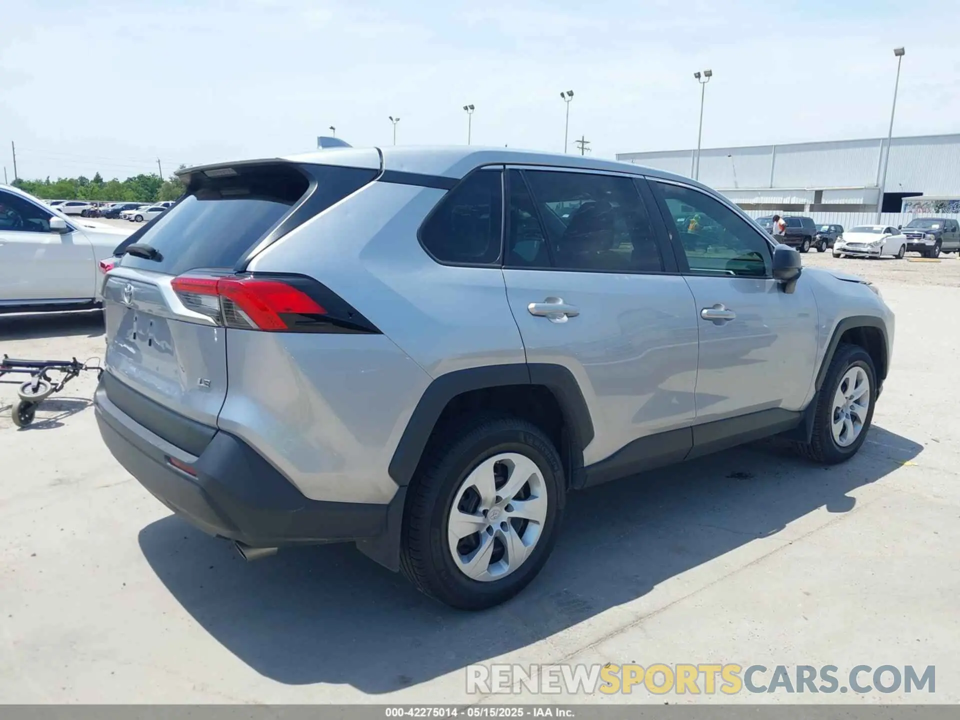 4 Photograph of a damaged car 2T3H1RFV2NC212569 TOYOTA RAV4 2022
