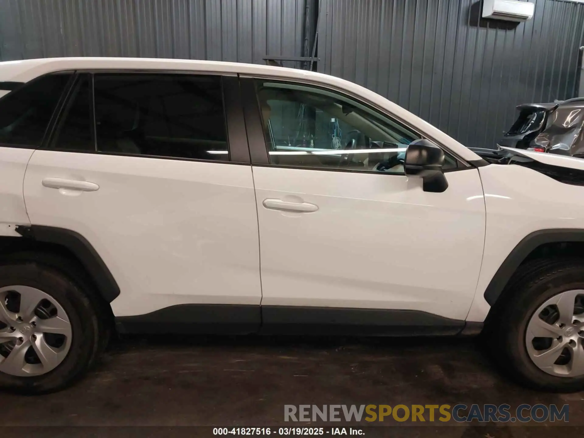14 Photograph of a damaged car 2T3H1RFV2NW189714 TOYOTA RAV4 2022