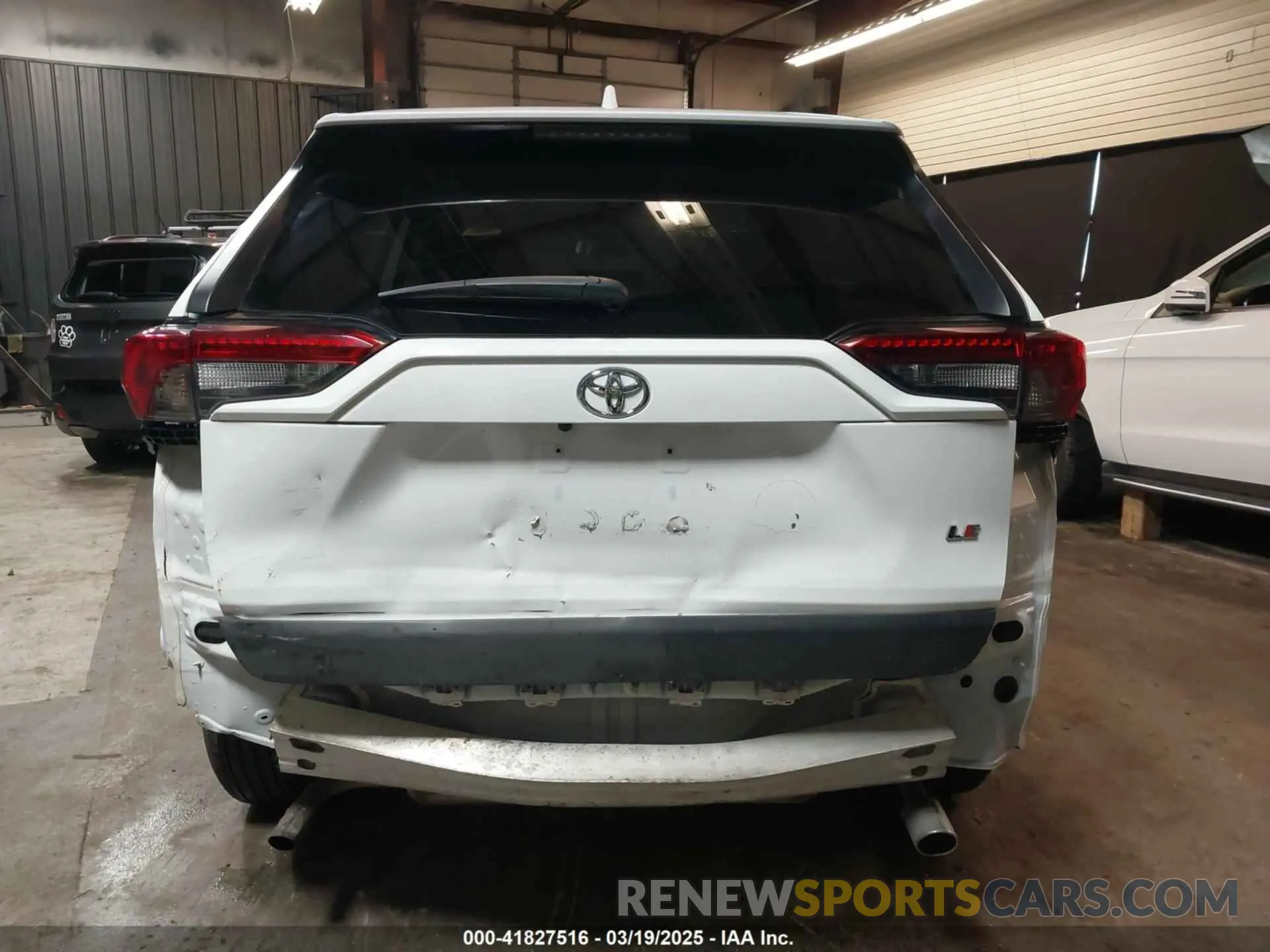 17 Photograph of a damaged car 2T3H1RFV2NW189714 TOYOTA RAV4 2022