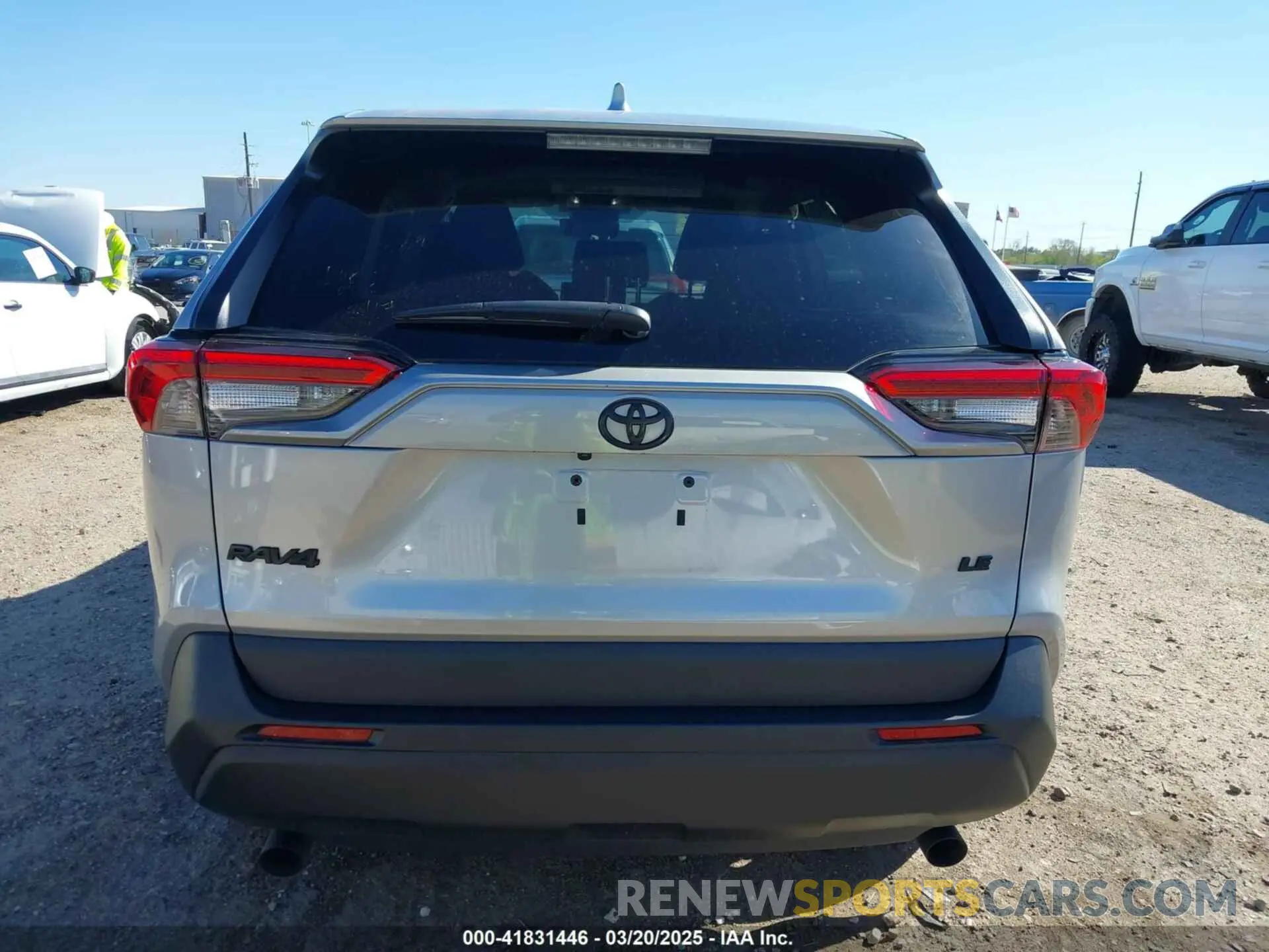 17 Photograph of a damaged car 2T3H1RFV2NW221092 TOYOTA RAV4 2022