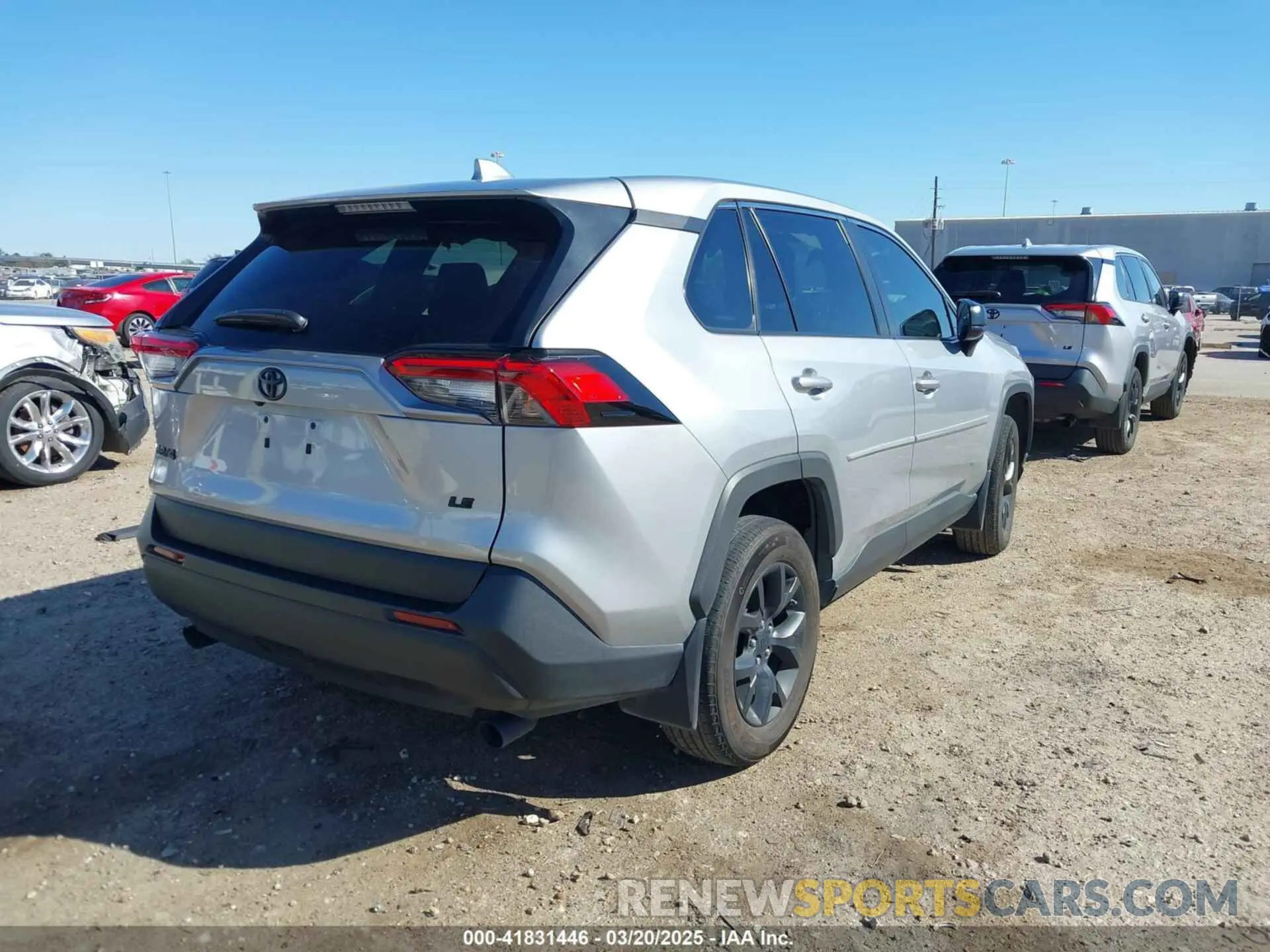 4 Photograph of a damaged car 2T3H1RFV2NW221092 TOYOTA RAV4 2022