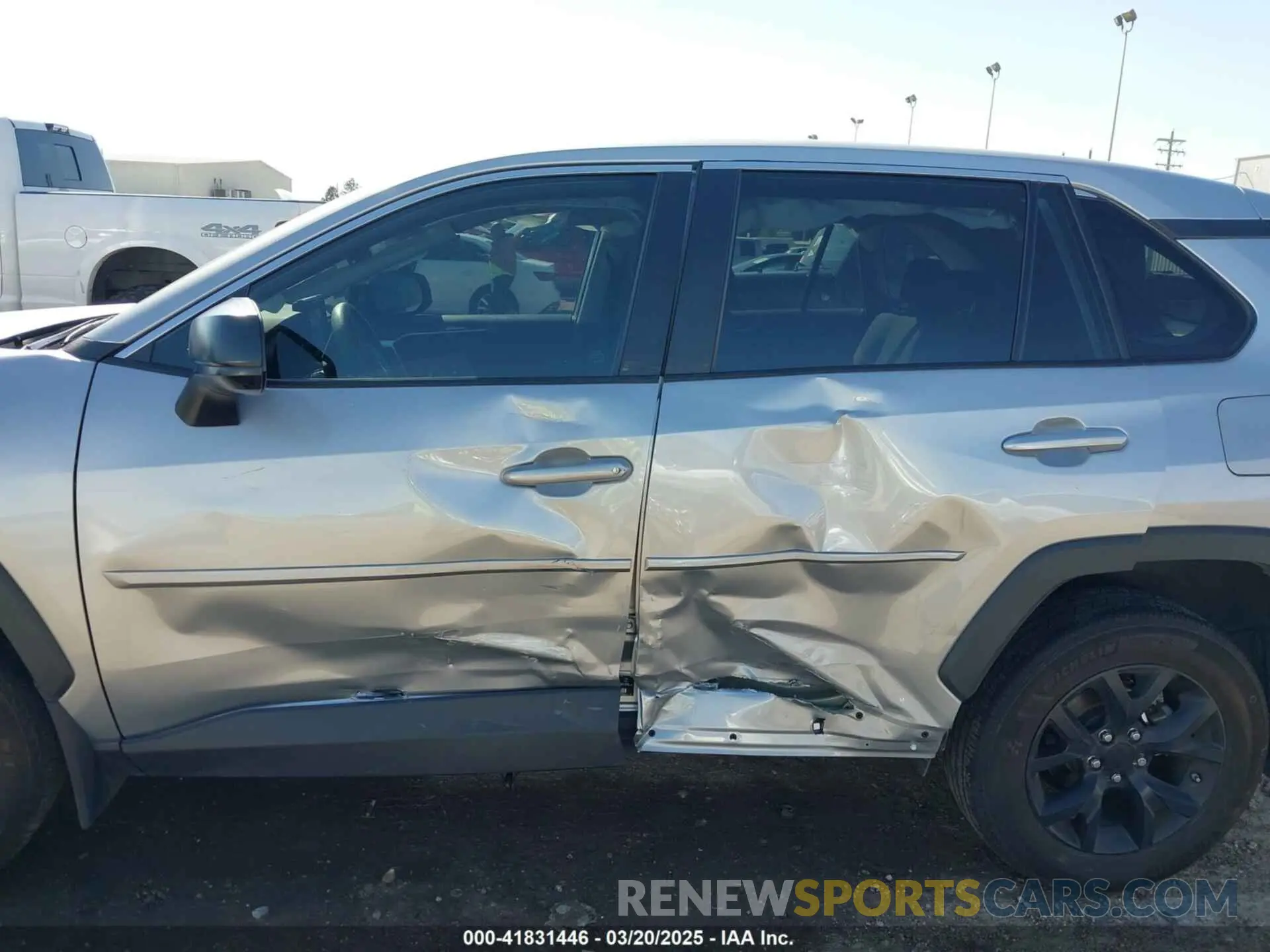 6 Photograph of a damaged car 2T3H1RFV2NW221092 TOYOTA RAV4 2022
