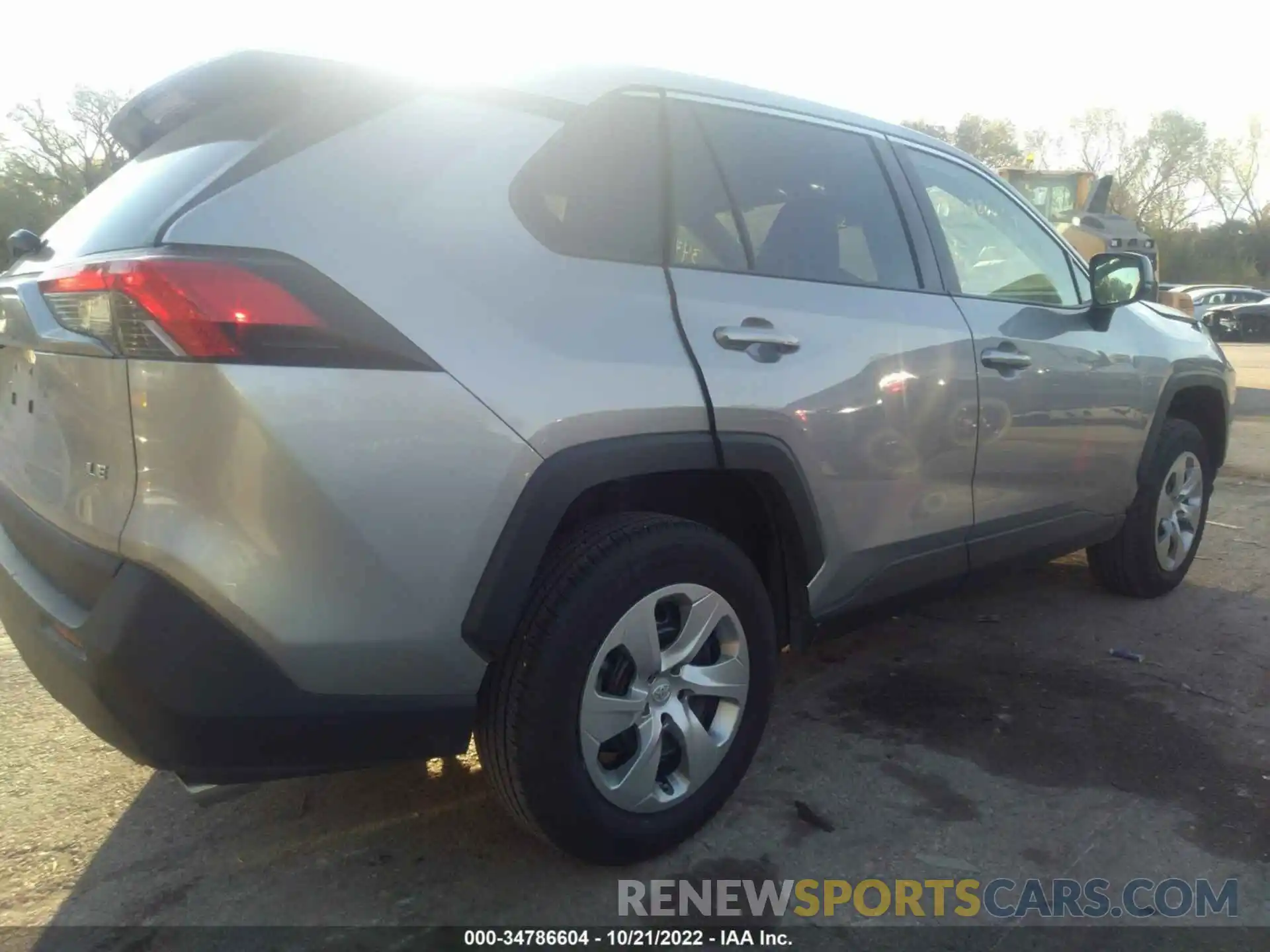 4 Photograph of a damaged car 2T3H1RFV3NC174575 TOYOTA RAV4 2022