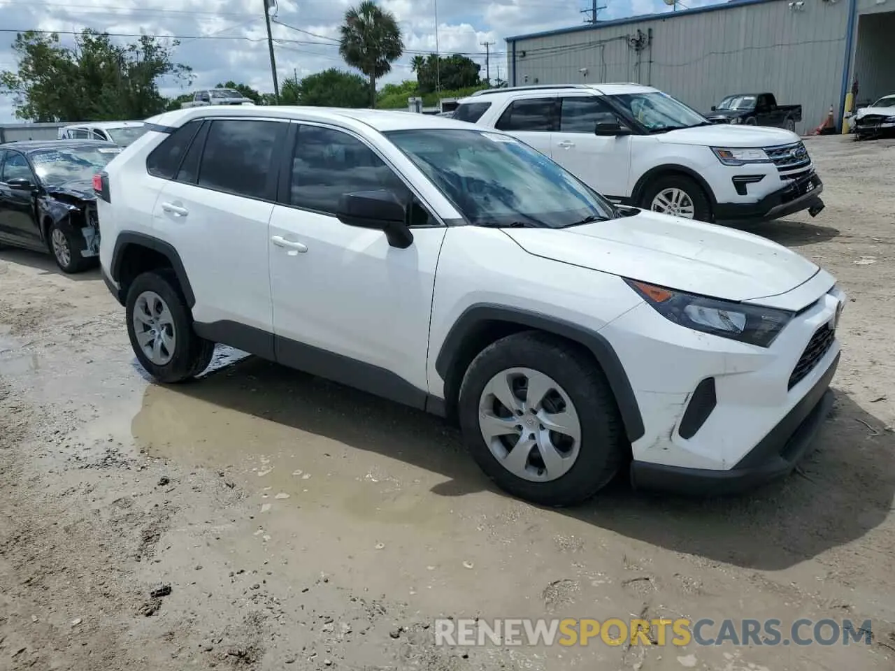 4 Photograph of a damaged car 2T3H1RFV3NC178884 TOYOTA RAV4 2022