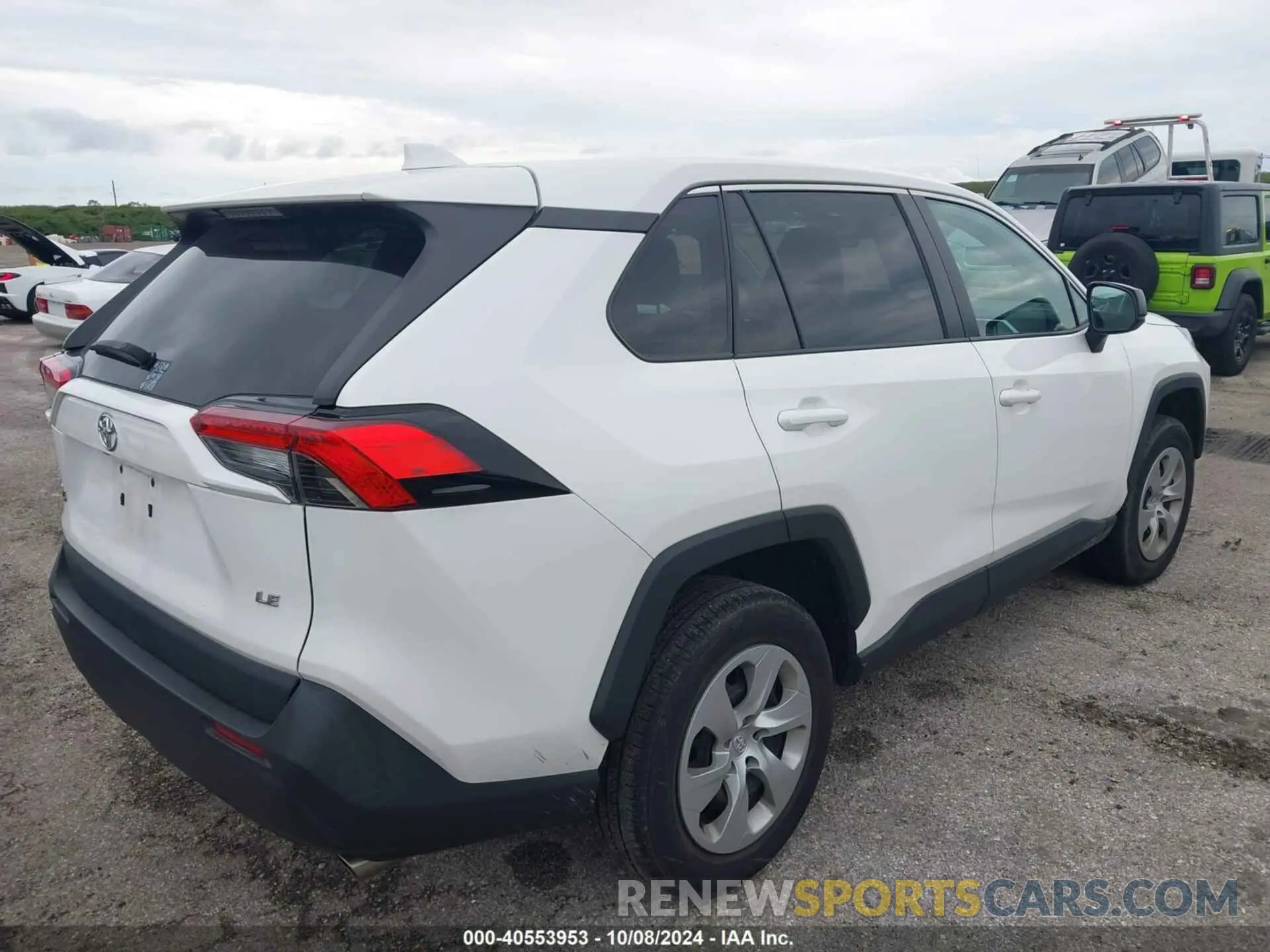 4 Photograph of a damaged car 2T3H1RFV3NC179615 TOYOTA RAV4 2022