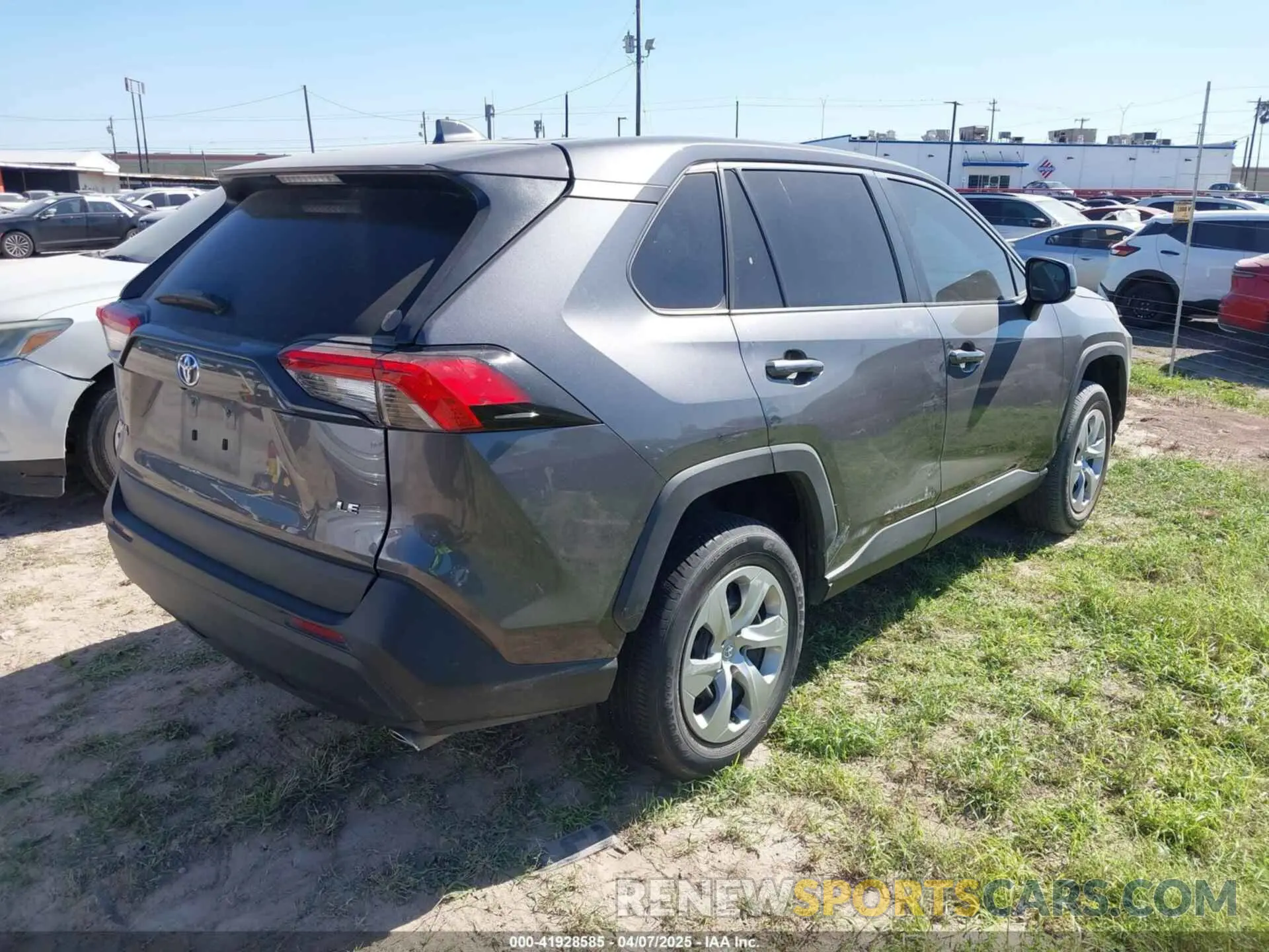 4 Photograph of a damaged car 2T3H1RFV3NC201287 TOYOTA RAV4 2022