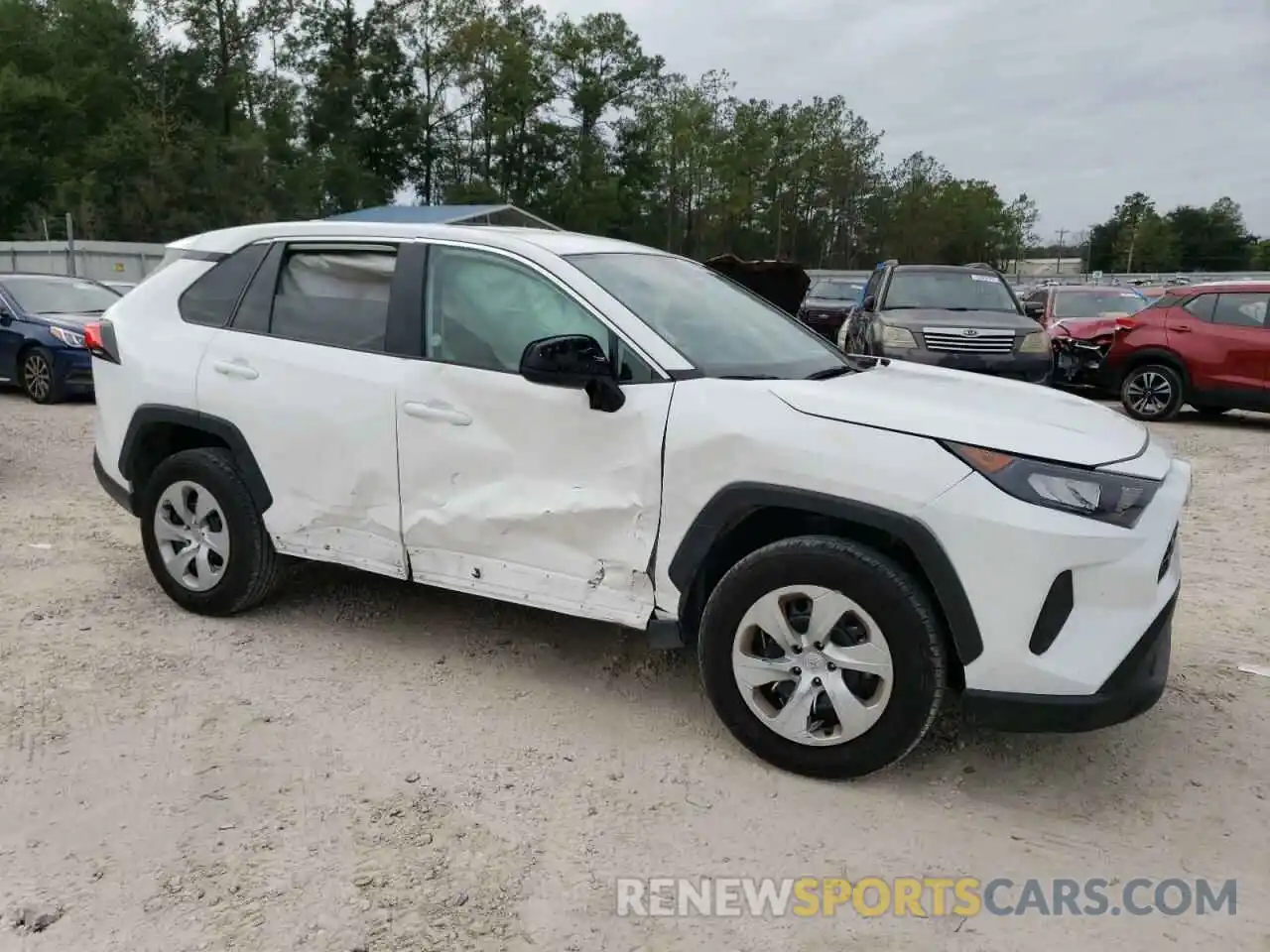 4 Photograph of a damaged car 2T3H1RFV3NW188393 TOYOTA RAV4 2022