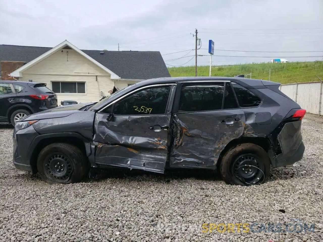 9 Photograph of a damaged car 2T3H1RFV3NW194677 TOYOTA RAV4 2022