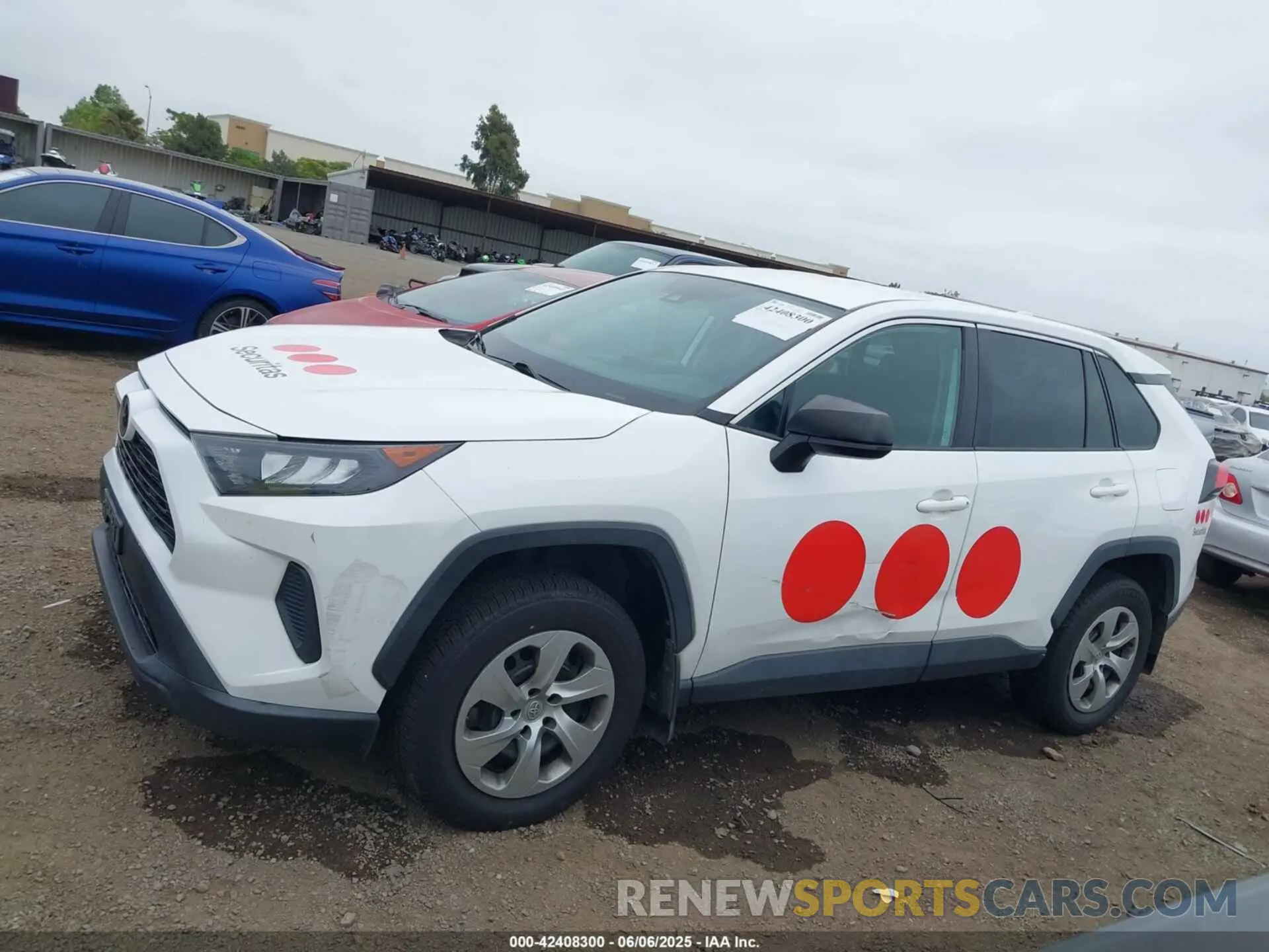 14 Photograph of a damaged car 2T3H1RFV4NC173192 TOYOTA RAV4 2022