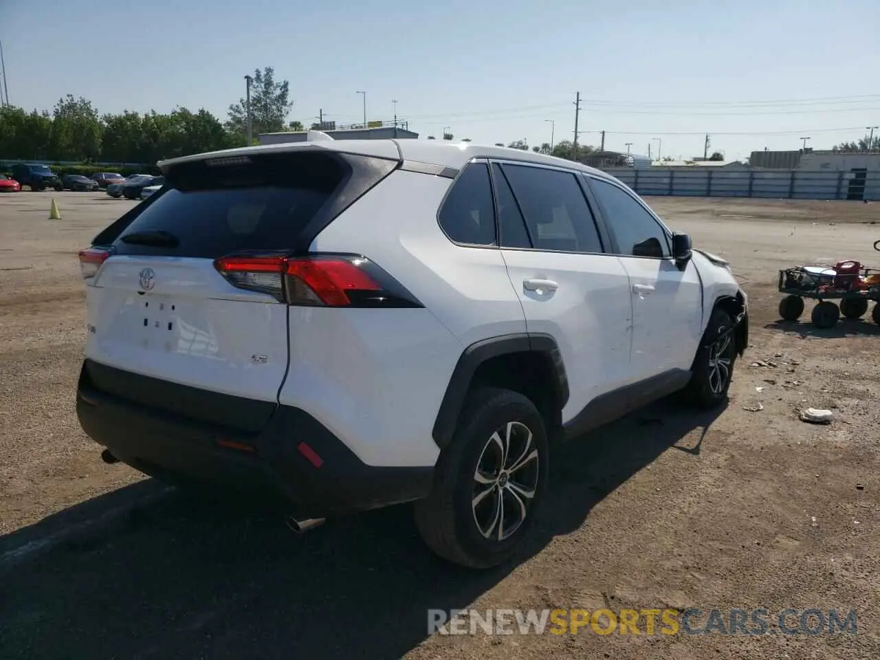 4 Photograph of a damaged car 2T3H1RFV4NC184158 TOYOTA RAV4 2022