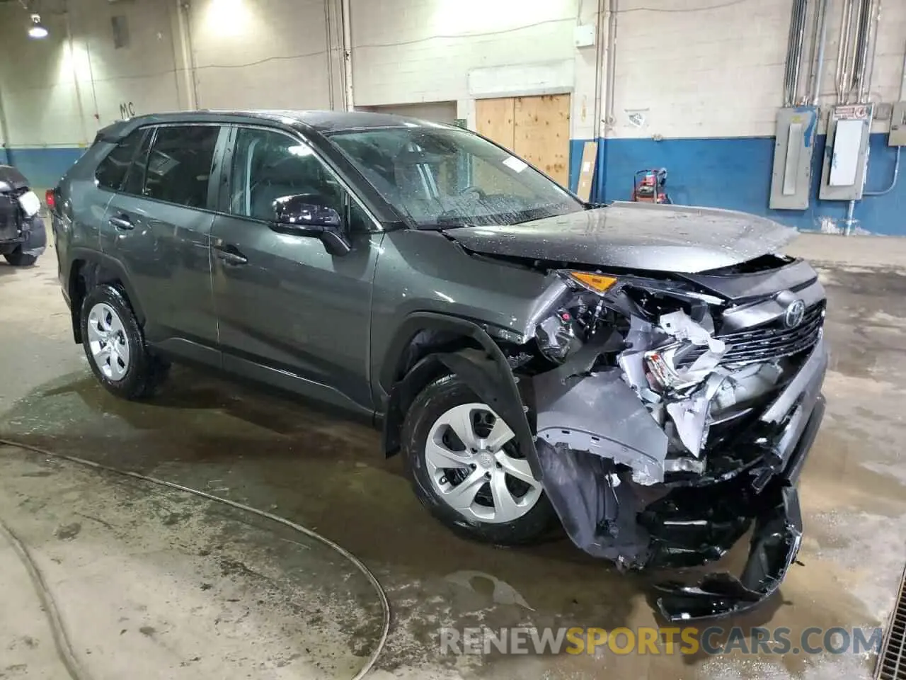 4 Photograph of a damaged car 2T3H1RFV5NC213294 TOYOTA RAV4 2022