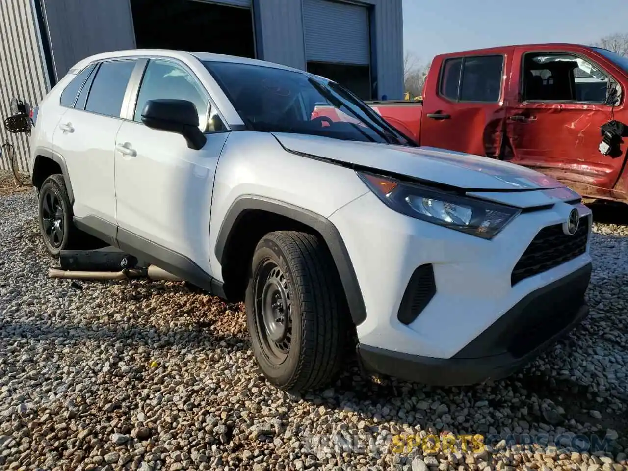 4 Photograph of a damaged car 2T3H1RFV6NC175767 TOYOTA RAV4 2022