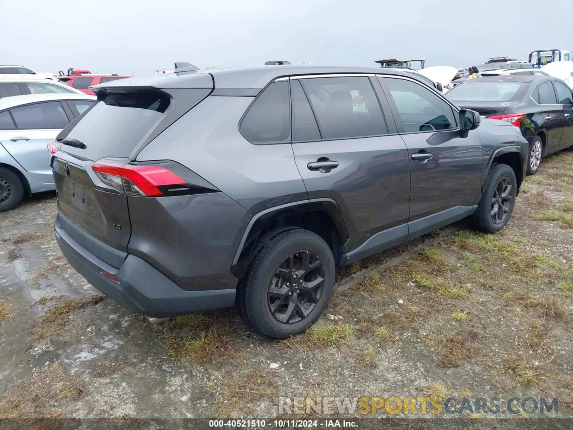 4 Photograph of a damaged car 2T3H1RFV6NC180984 TOYOTA RAV4 2022