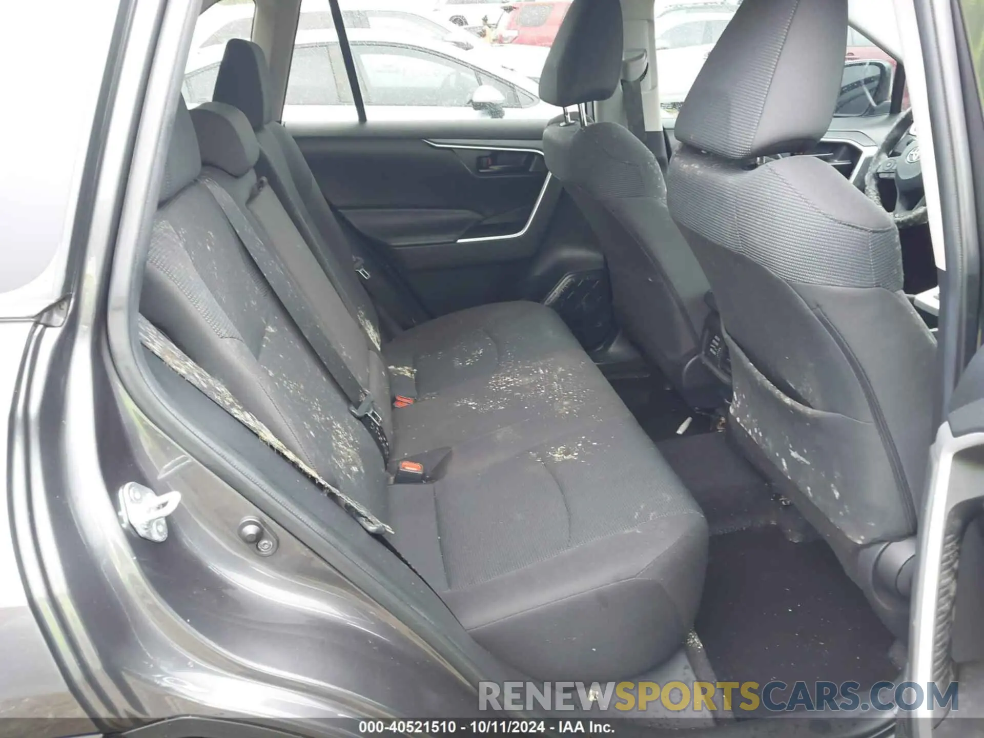 8 Photograph of a damaged car 2T3H1RFV6NC180984 TOYOTA RAV4 2022
