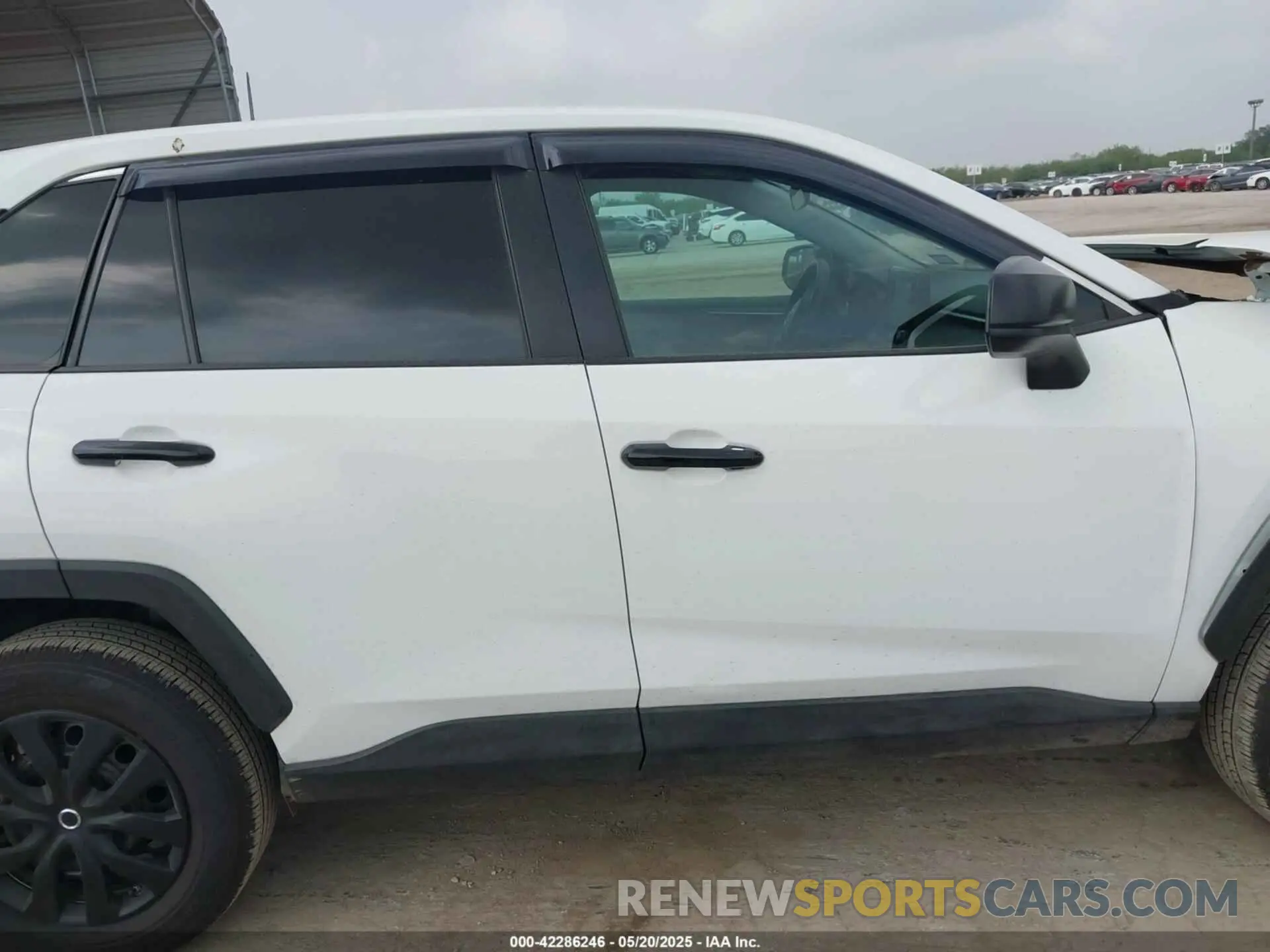 14 Photograph of a damaged car 2T3H1RFV7NC179312 TOYOTA RAV4 2022