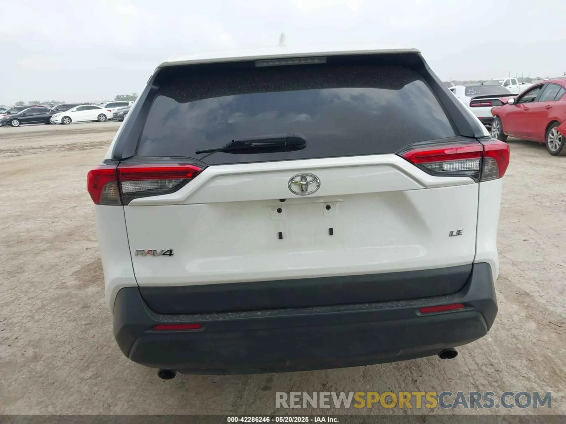 17 Photograph of a damaged car 2T3H1RFV7NC179312 TOYOTA RAV4 2022