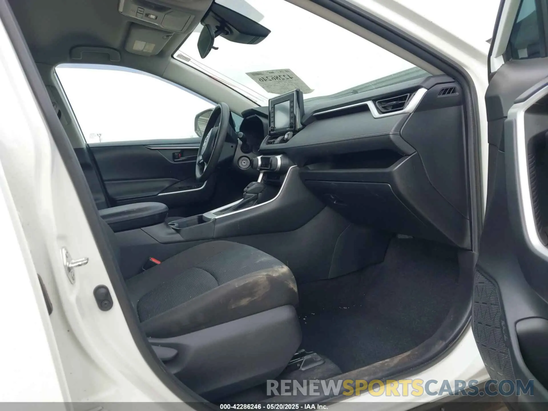5 Photograph of a damaged car 2T3H1RFV7NC179312 TOYOTA RAV4 2022
