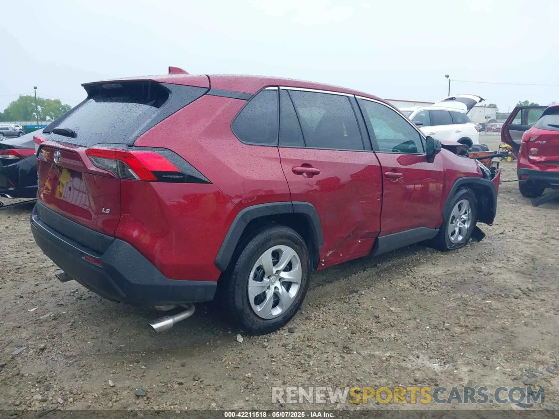 4 Photograph of a damaged car 2T3H1RFV7NW228099 TOYOTA RAV4 2022