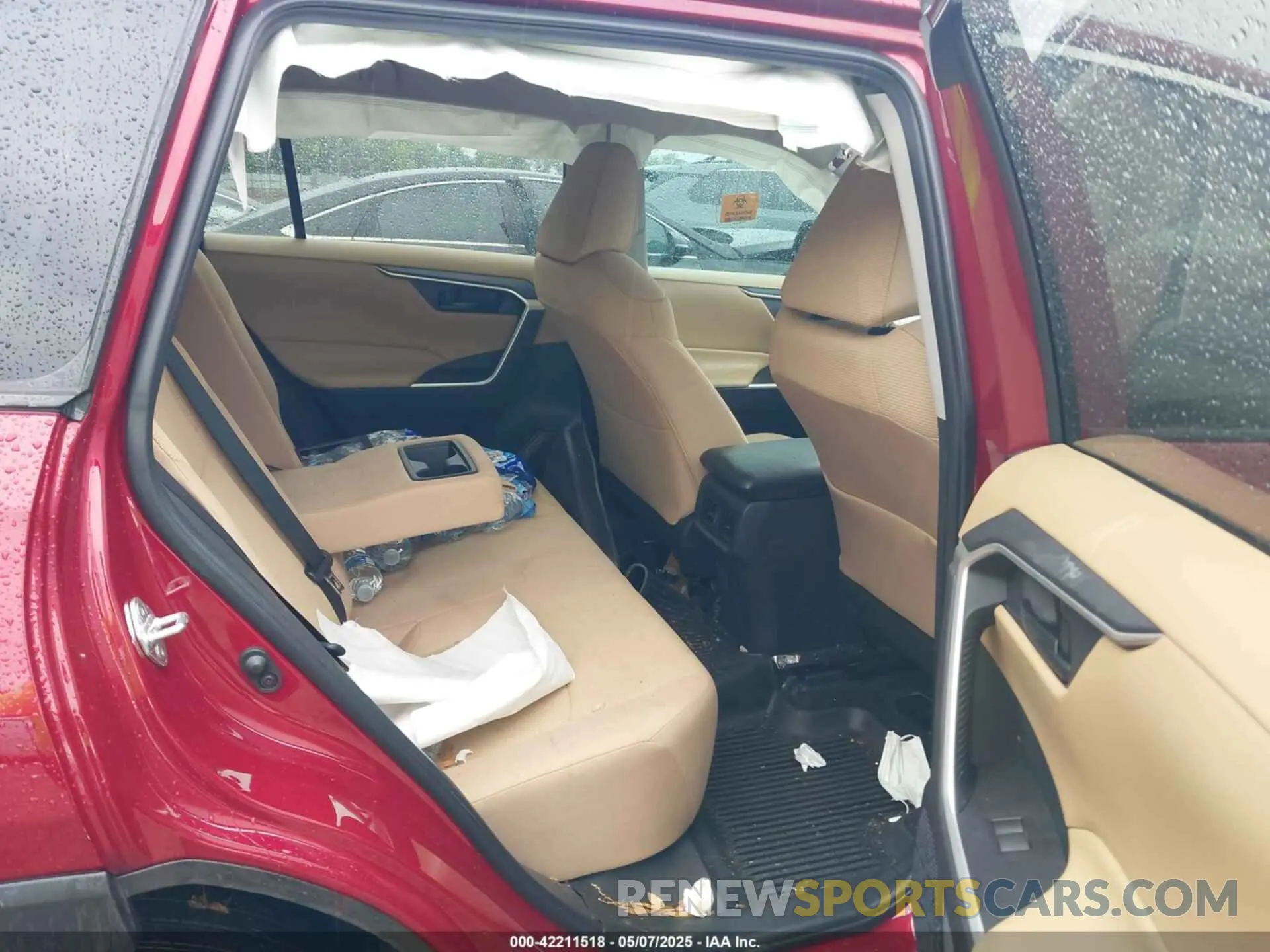 8 Photograph of a damaged car 2T3H1RFV7NW228099 TOYOTA RAV4 2022