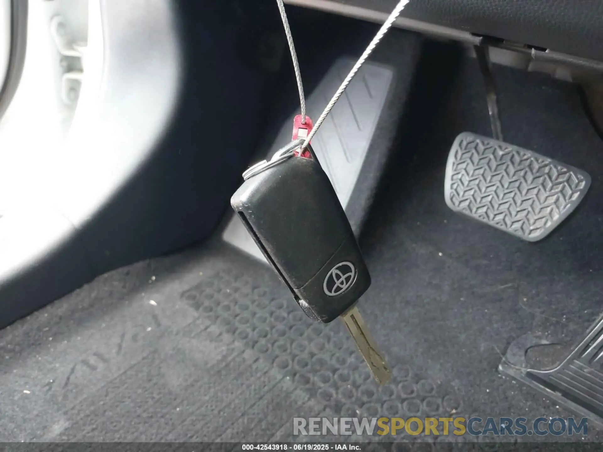 11 Photograph of a damaged car 2T3H1RFV7NW232492 TOYOTA RAV4 2022
