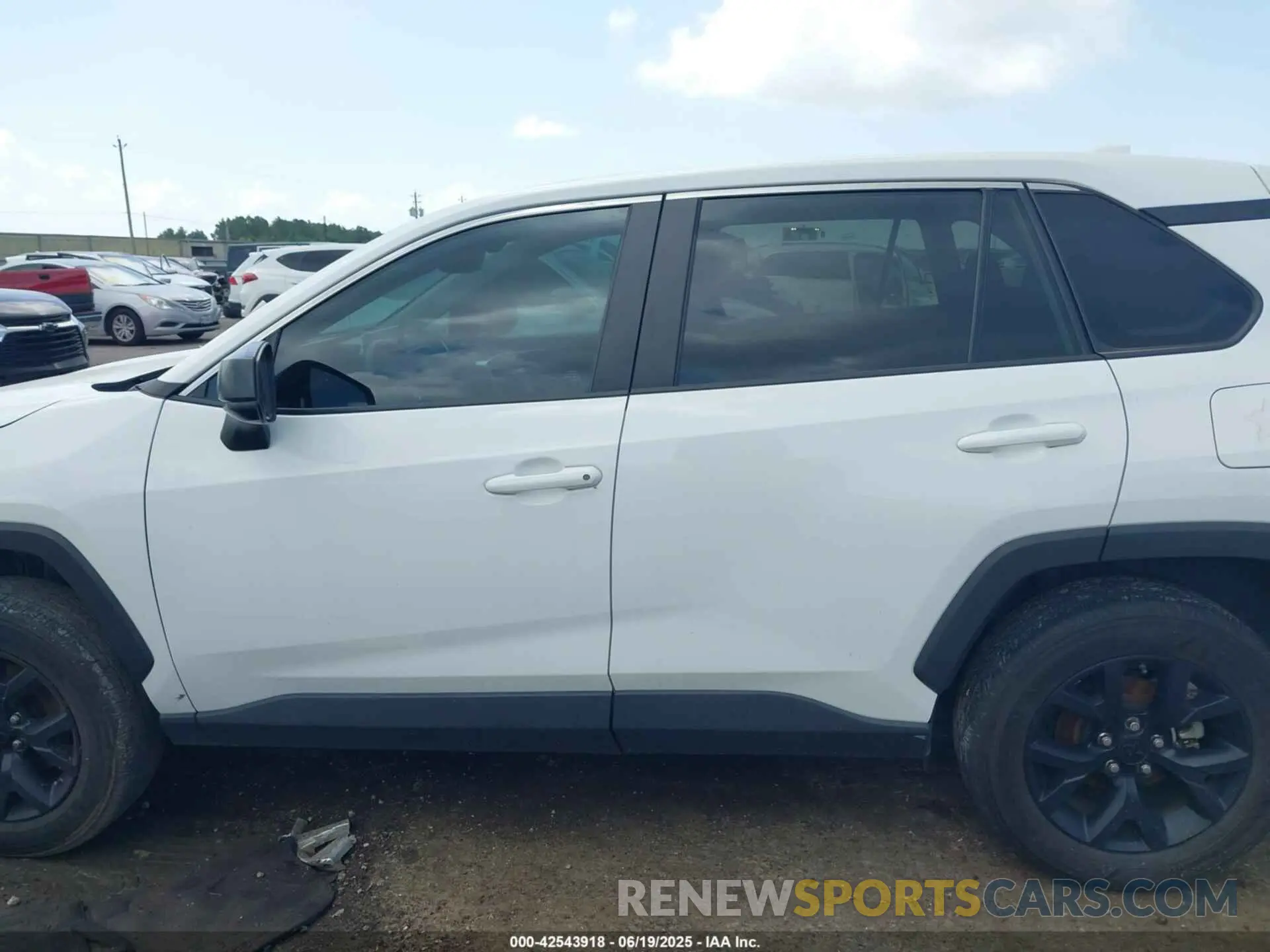 14 Photograph of a damaged car 2T3H1RFV7NW232492 TOYOTA RAV4 2022