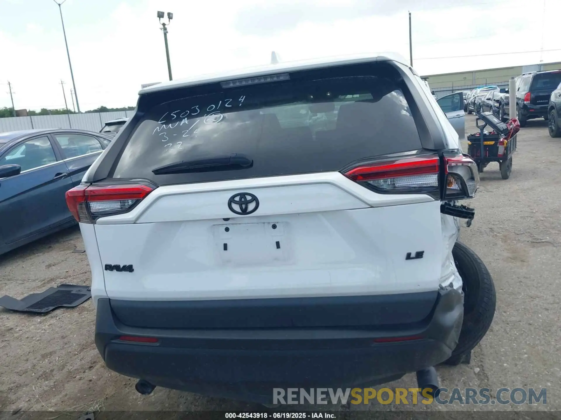 16 Photograph of a damaged car 2T3H1RFV7NW232492 TOYOTA RAV4 2022