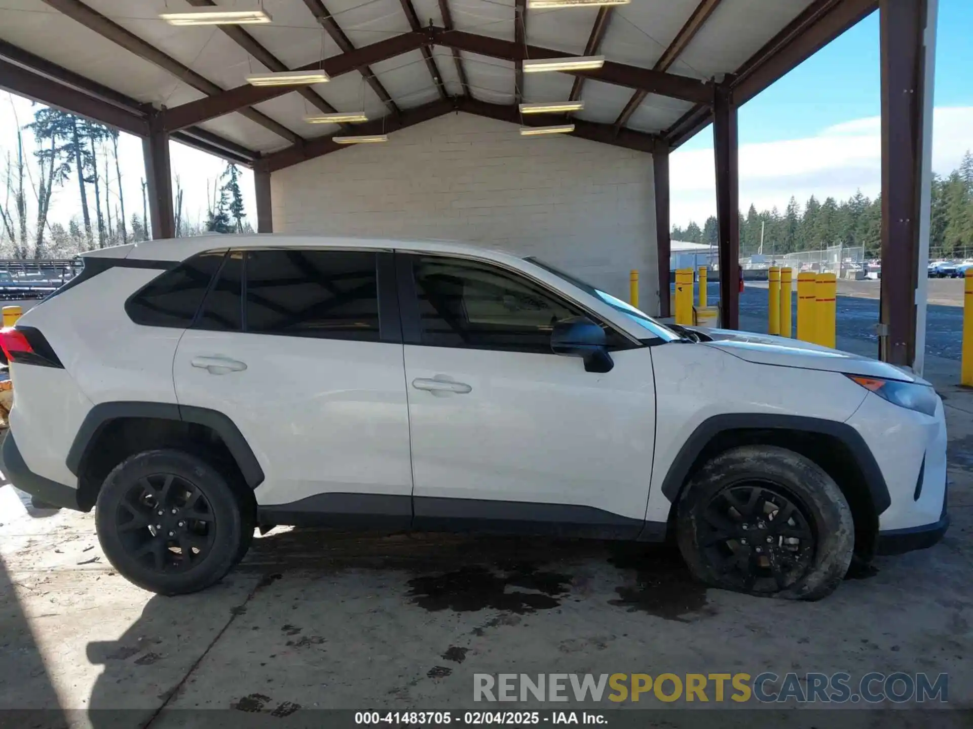 13 Photograph of a damaged car 2T3H1RFV8NC177097 TOYOTA RAV4 2022