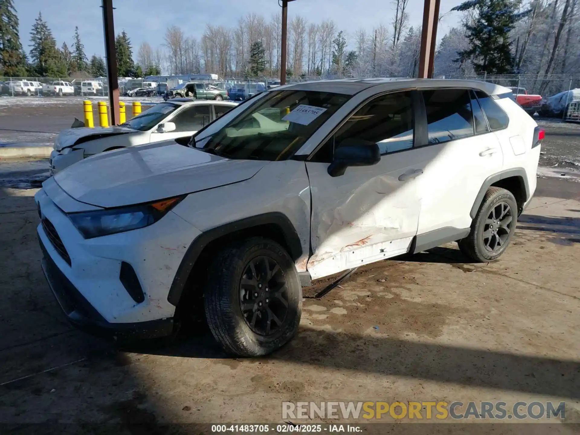 2 Photograph of a damaged car 2T3H1RFV8NC177097 TOYOTA RAV4 2022