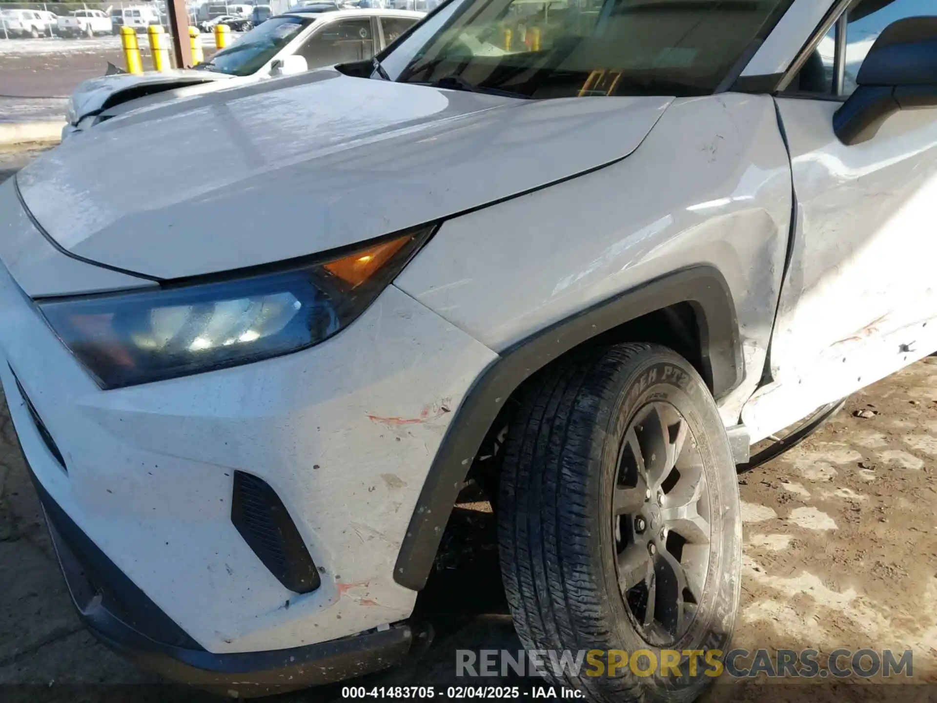 6 Photograph of a damaged car 2T3H1RFV8NC177097 TOYOTA RAV4 2022