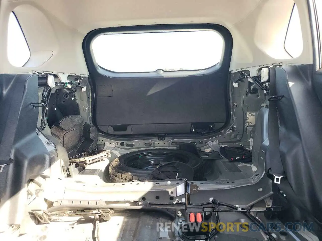 10 Photograph of a damaged car 2T3H1RFV8NC184860 TOYOTA RAV4 2022