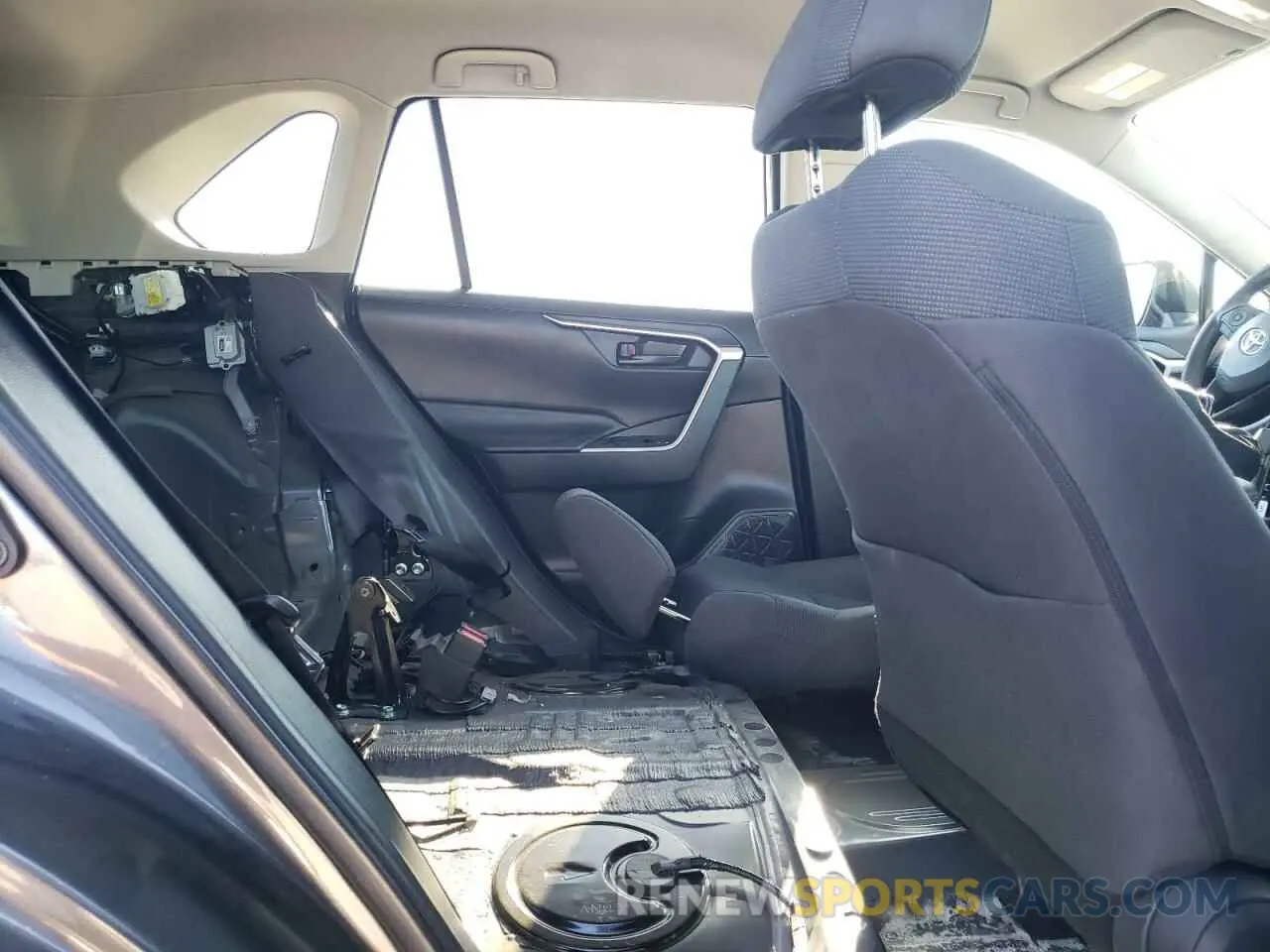 11 Photograph of a damaged car 2T3H1RFV8NC184860 TOYOTA RAV4 2022
