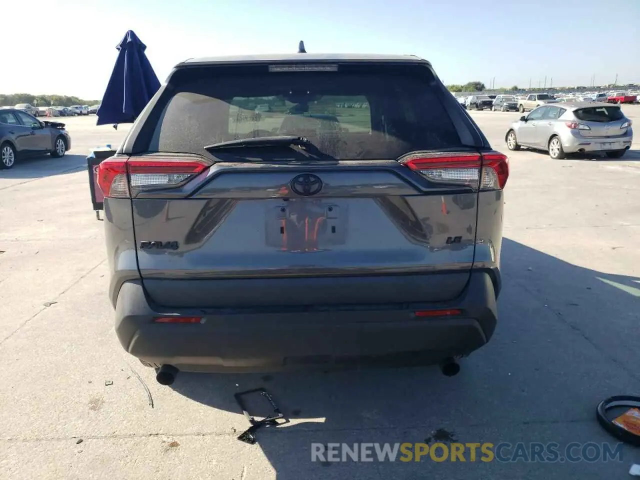 6 Photograph of a damaged car 2T3H1RFV8NC184860 TOYOTA RAV4 2022