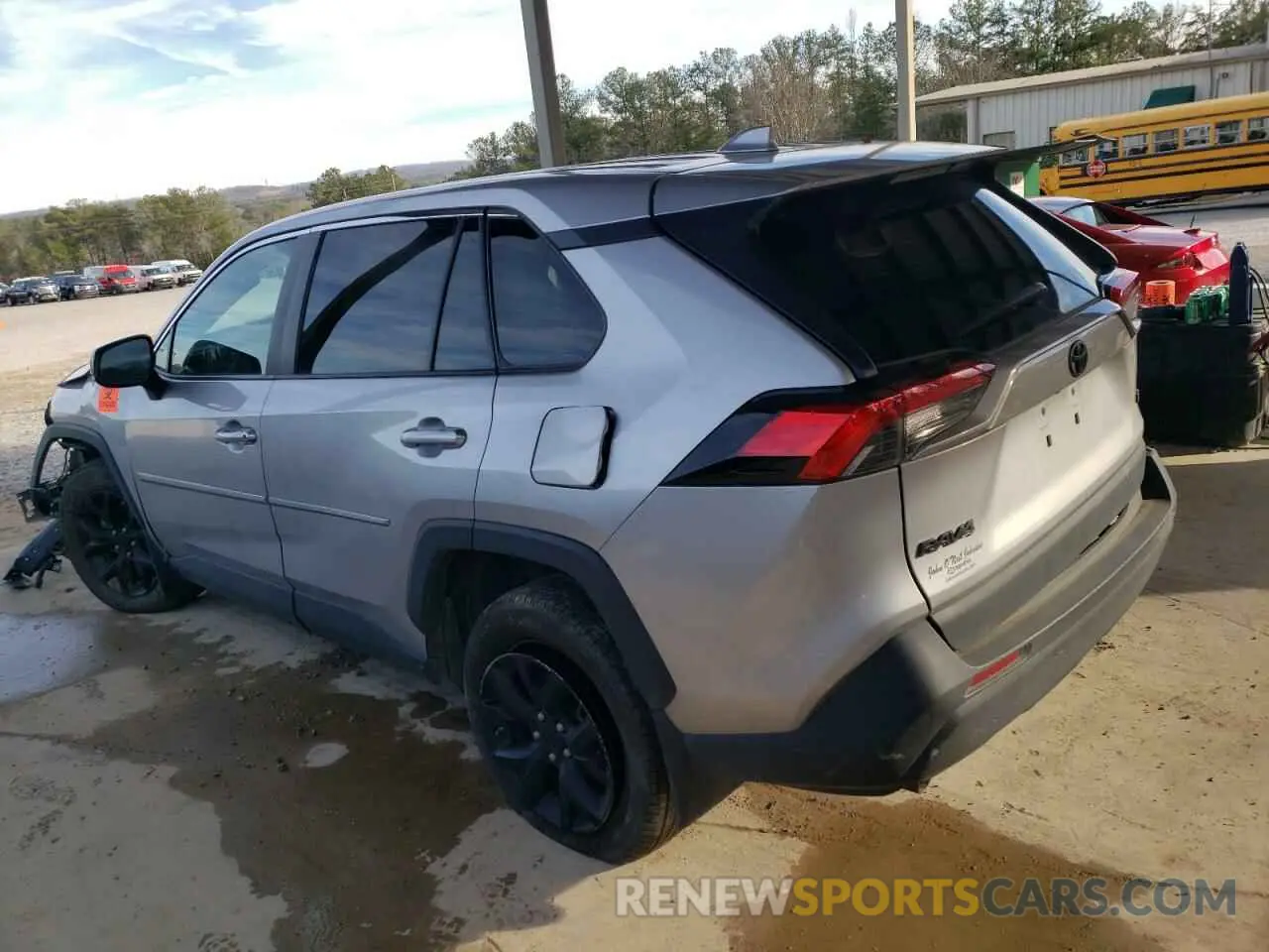 2 Photograph of a damaged car 2T3H1RFV8NC202001 TOYOTA RAV4 2022