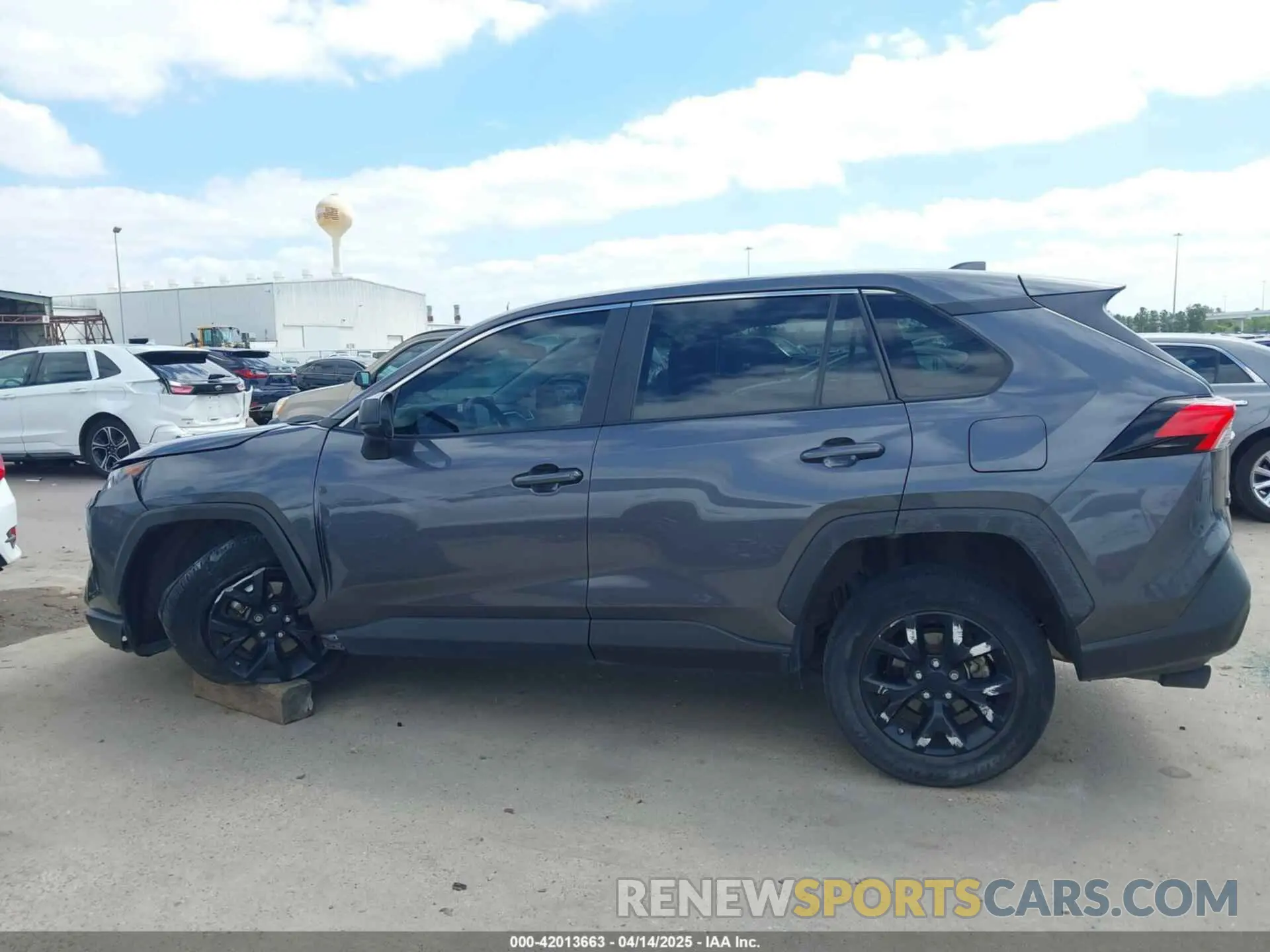 14 Photograph of a damaged car 2T3H1RFV9NC189145 TOYOTA RAV4 2022