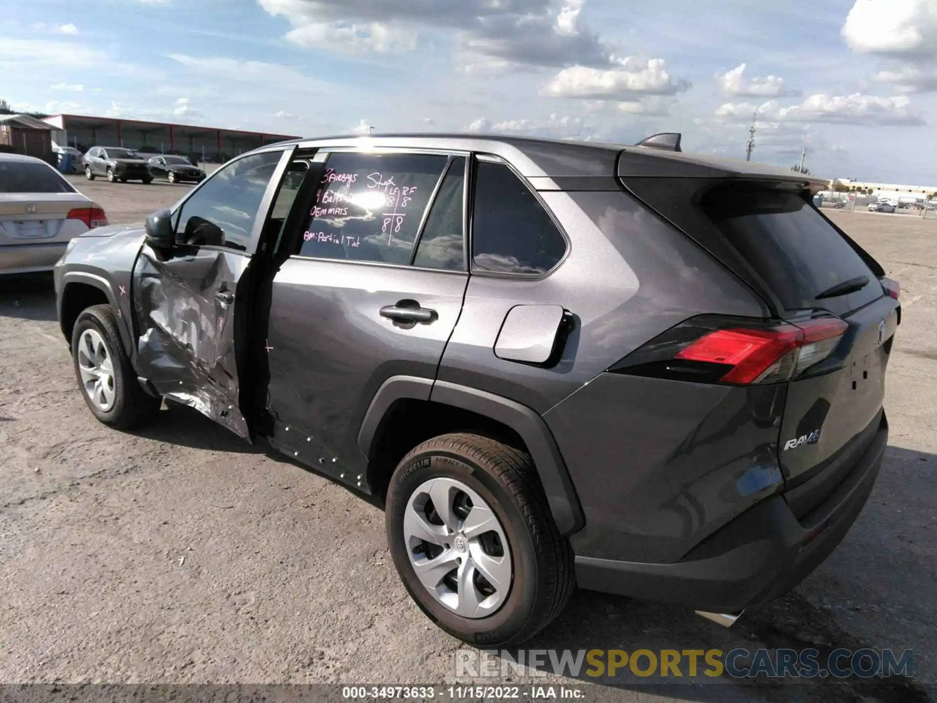 3 Photograph of a damaged car 2T3H1RFV9NC191400 TOYOTA RAV4 2022