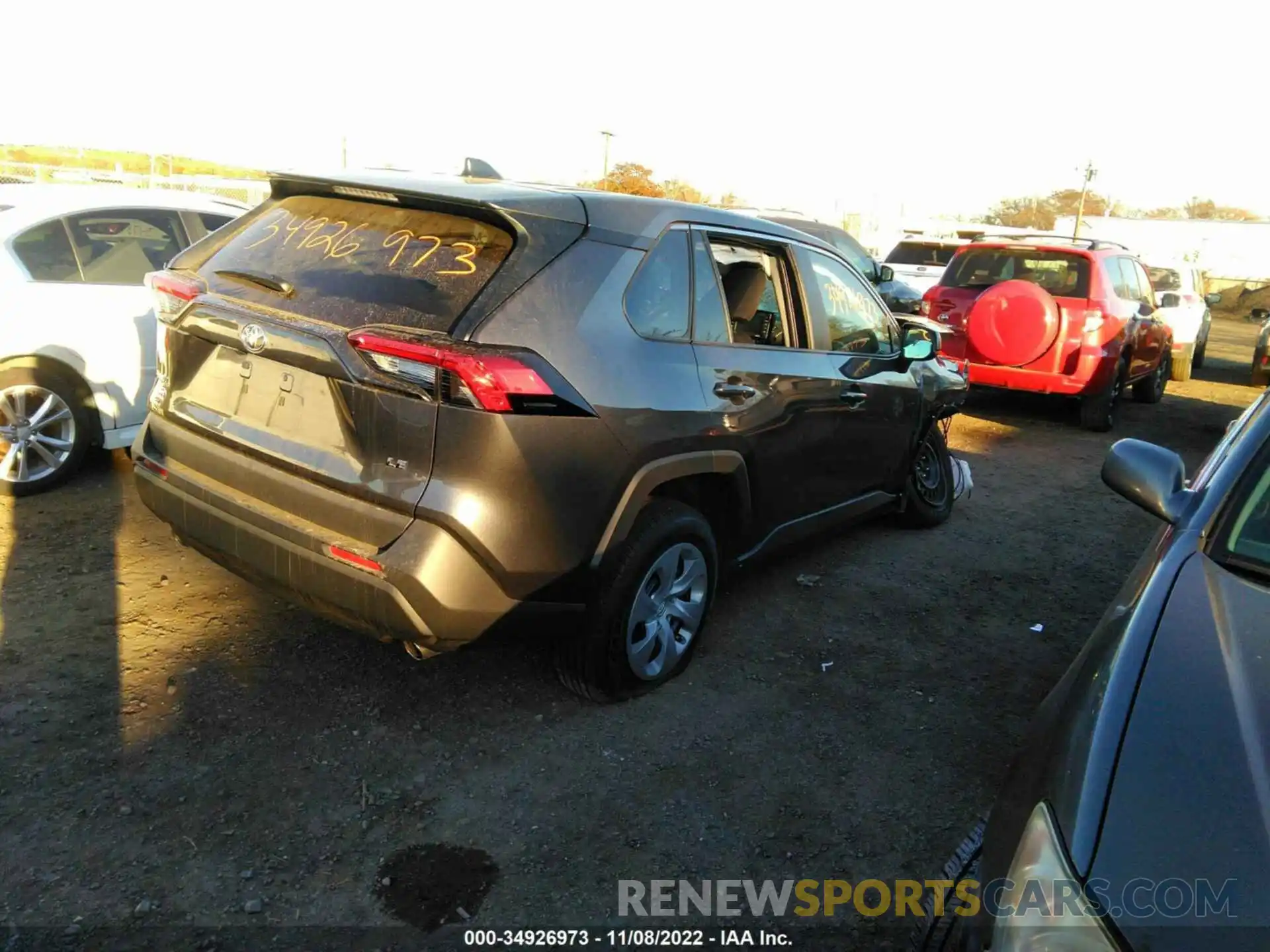 4 Photograph of a damaged car 2T3H1RFV9NC192031 TOYOTA RAV4 2022