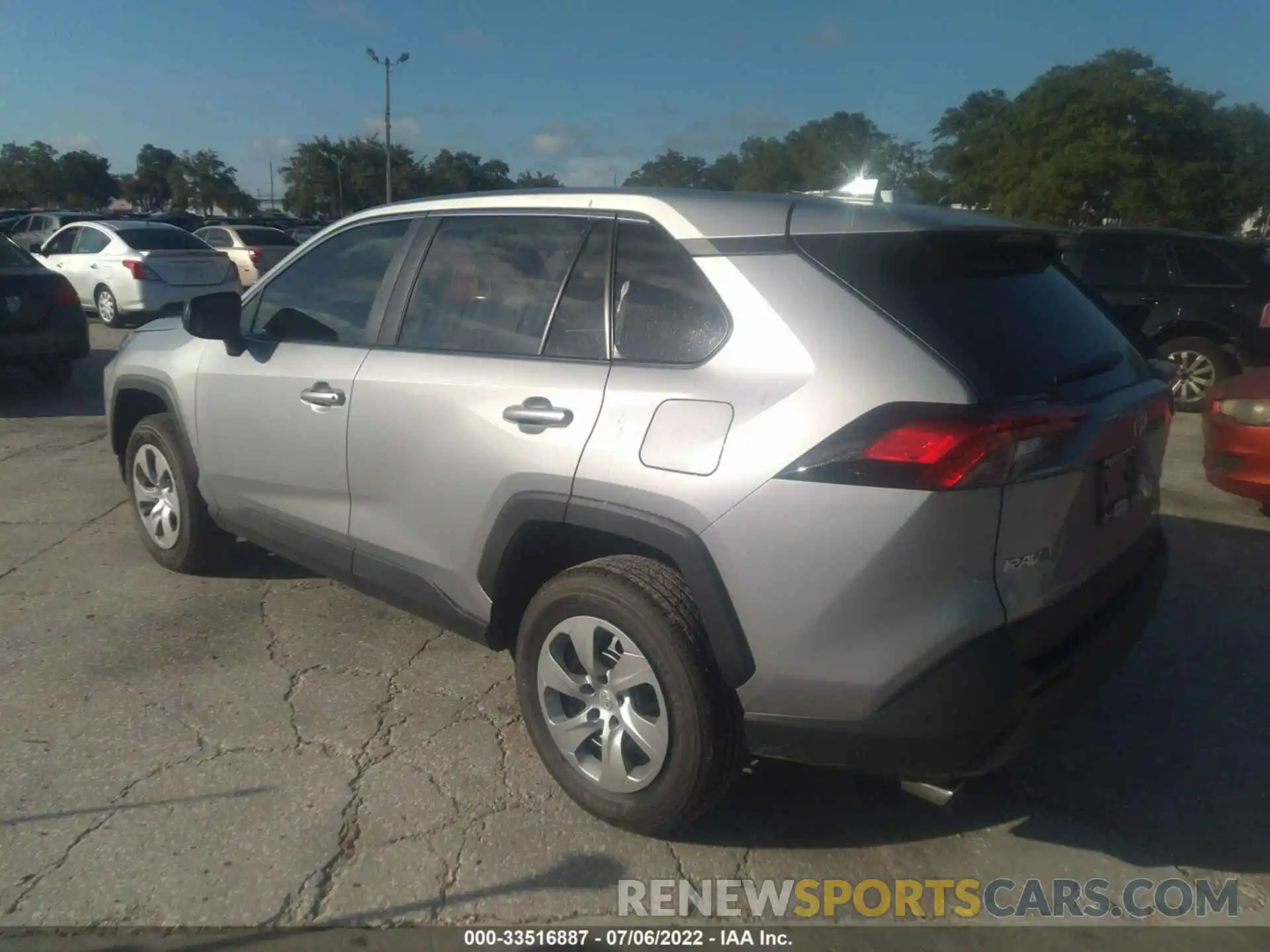 3 Photograph of a damaged car 2T3H1RFV9NW202510 TOYOTA RAV4 2022