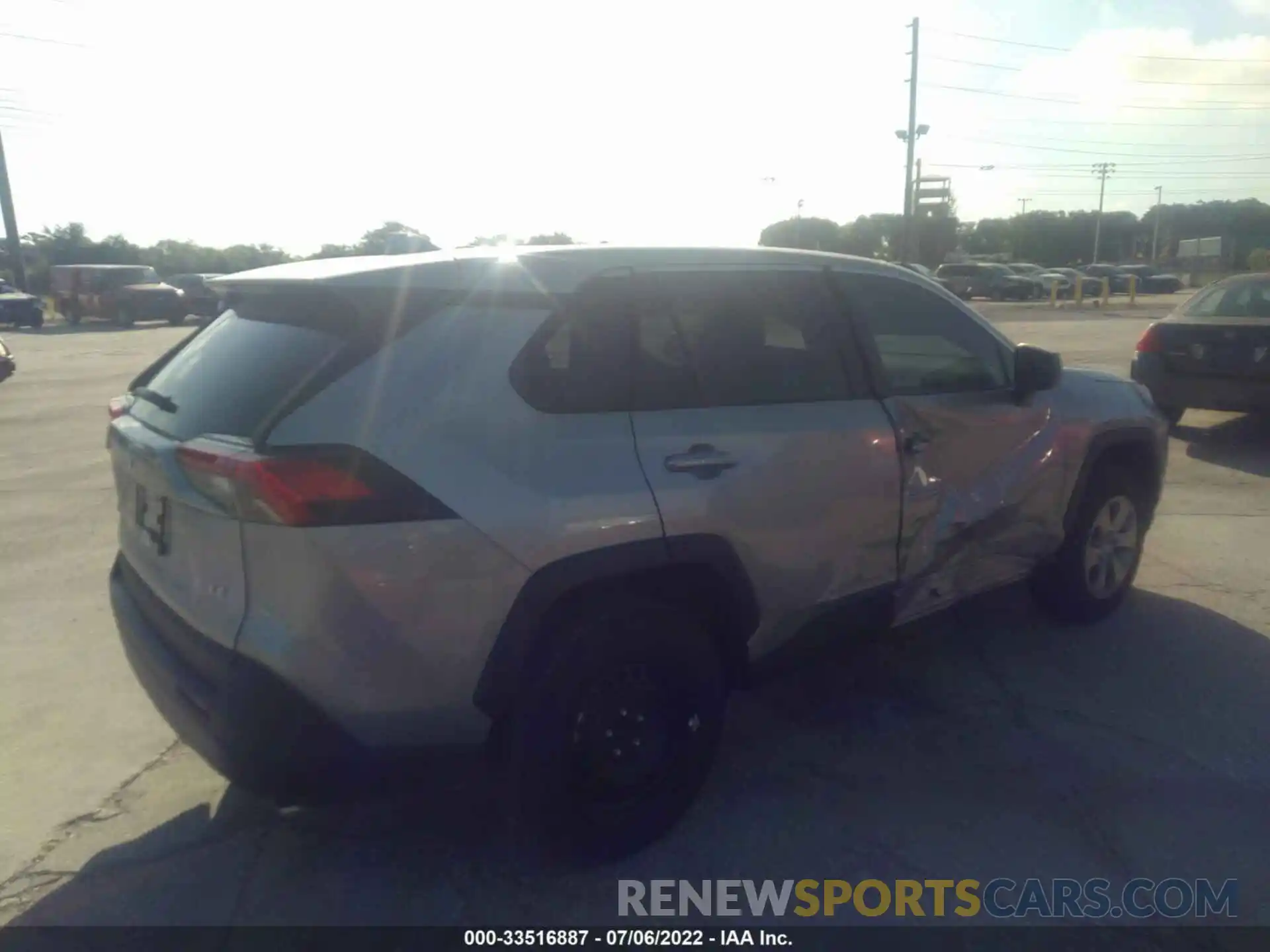 4 Photograph of a damaged car 2T3H1RFV9NW202510 TOYOTA RAV4 2022