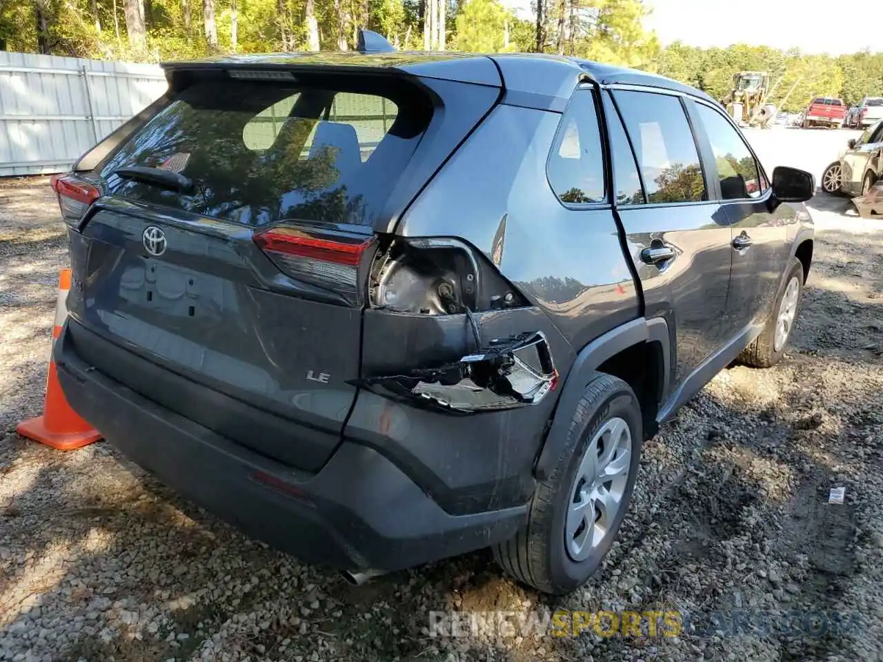 4 Photograph of a damaged car 2T3H1RFVXNC175772 TOYOTA RAV4 2022