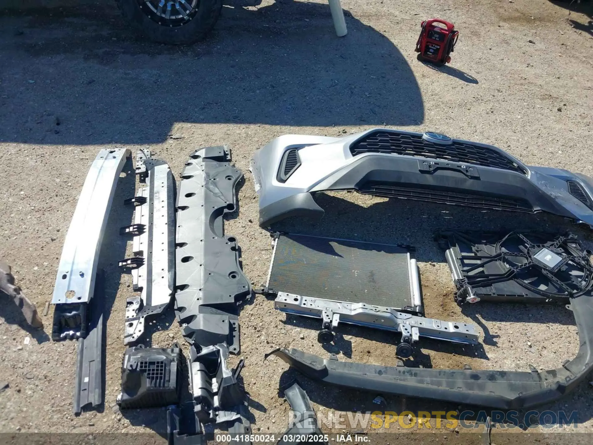12 Photograph of a damaged car 2T3H1RFVXNC190806 TOYOTA RAV4 2022