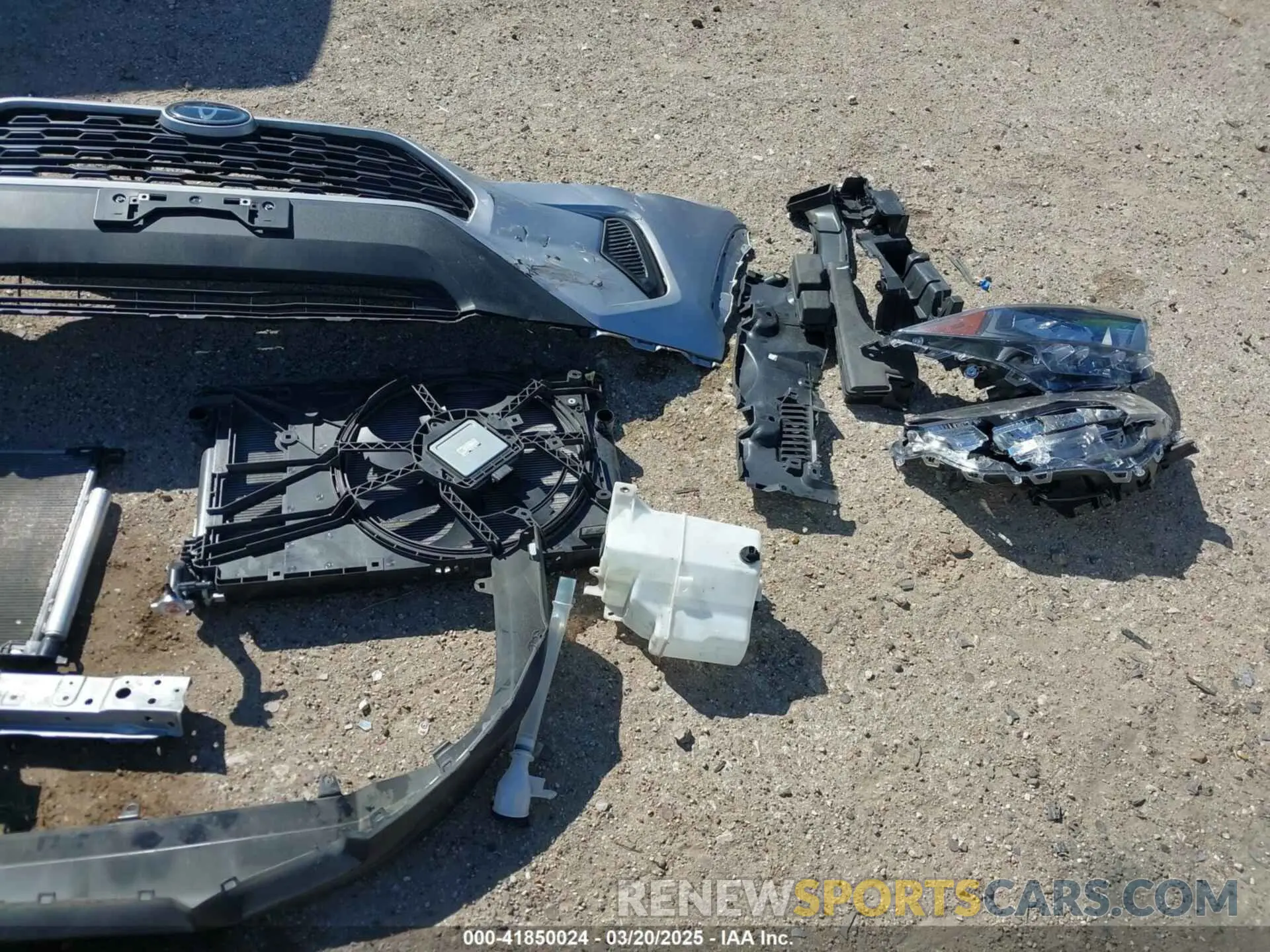 19 Photograph of a damaged car 2T3H1RFVXNC190806 TOYOTA RAV4 2022