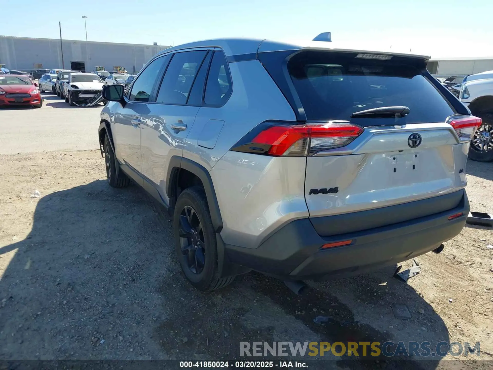 3 Photograph of a damaged car 2T3H1RFVXNC190806 TOYOTA RAV4 2022