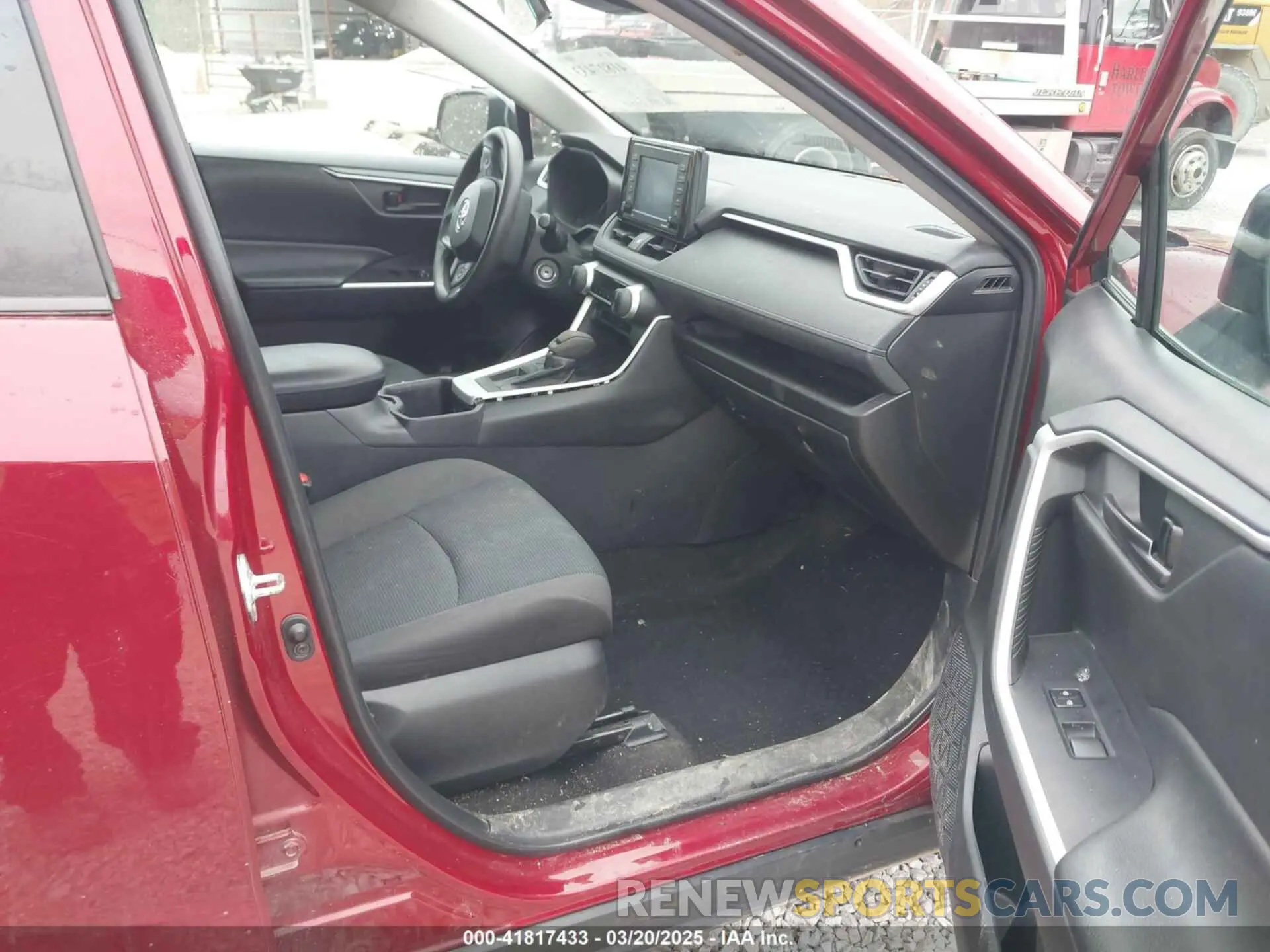 5 Photograph of a damaged car 2T3H1RFVXNW191436 TOYOTA RAV4 2022