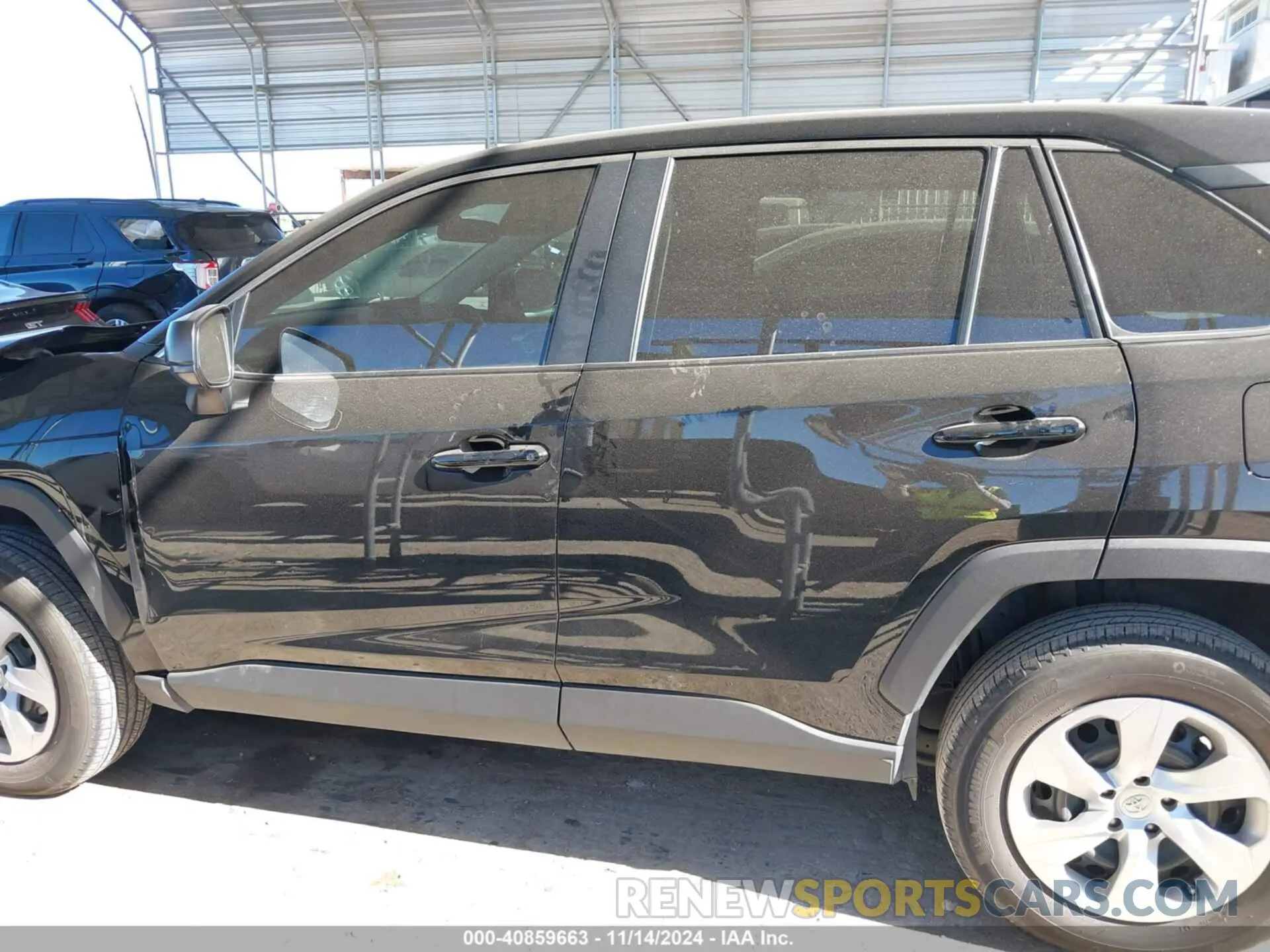14 Photograph of a damaged car 2T3H1RFVXNW205691 TOYOTA RAV4 2022