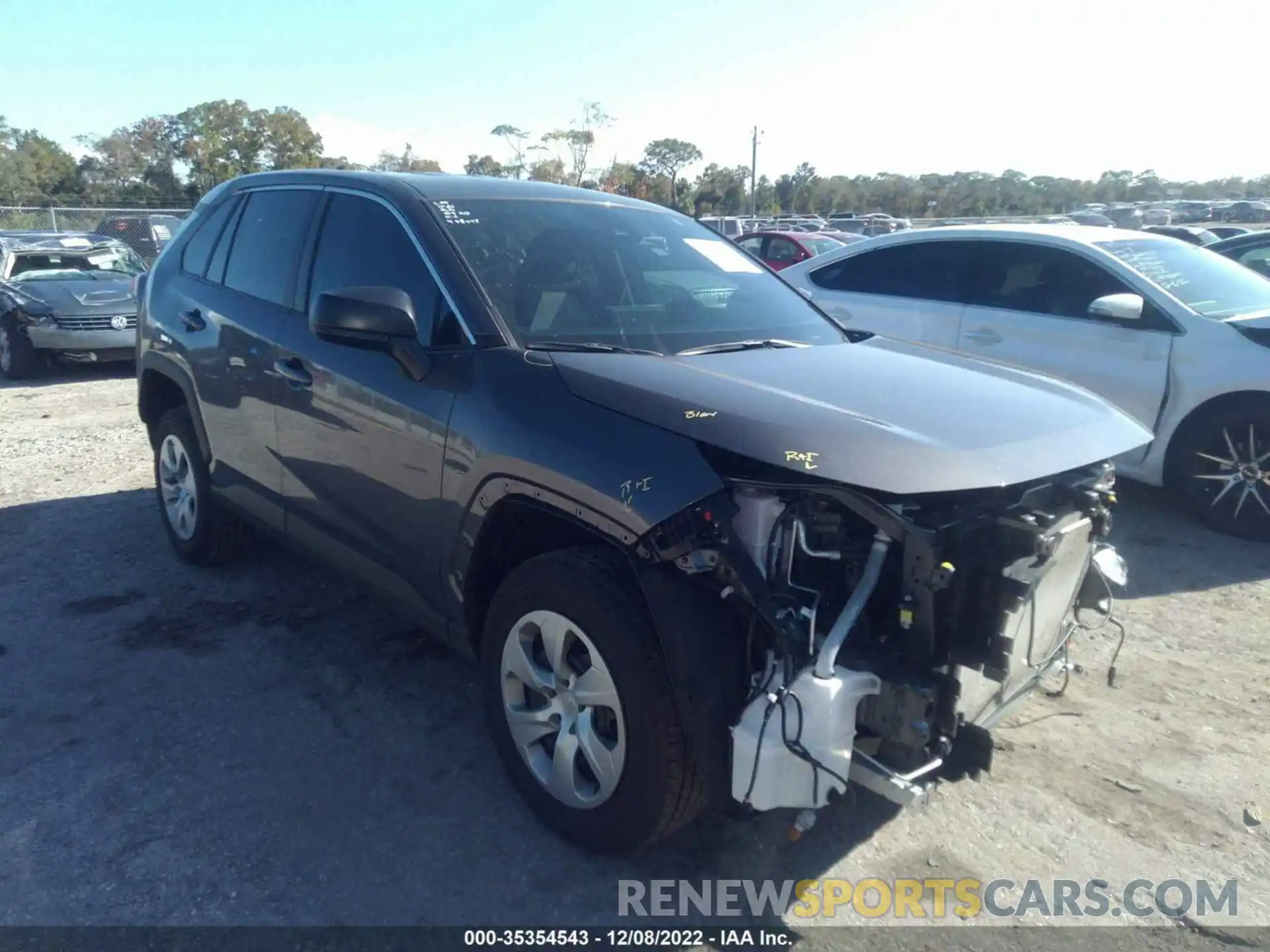 1 Photograph of a damaged car 2T3H1RFVXNW208476 TOYOTA RAV4 2022